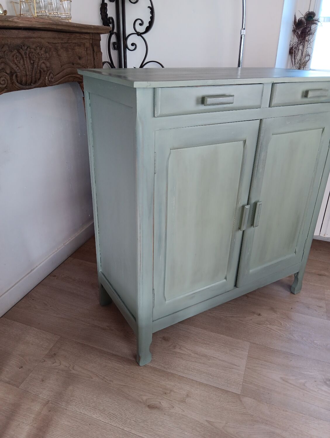 Green Parisian buffet