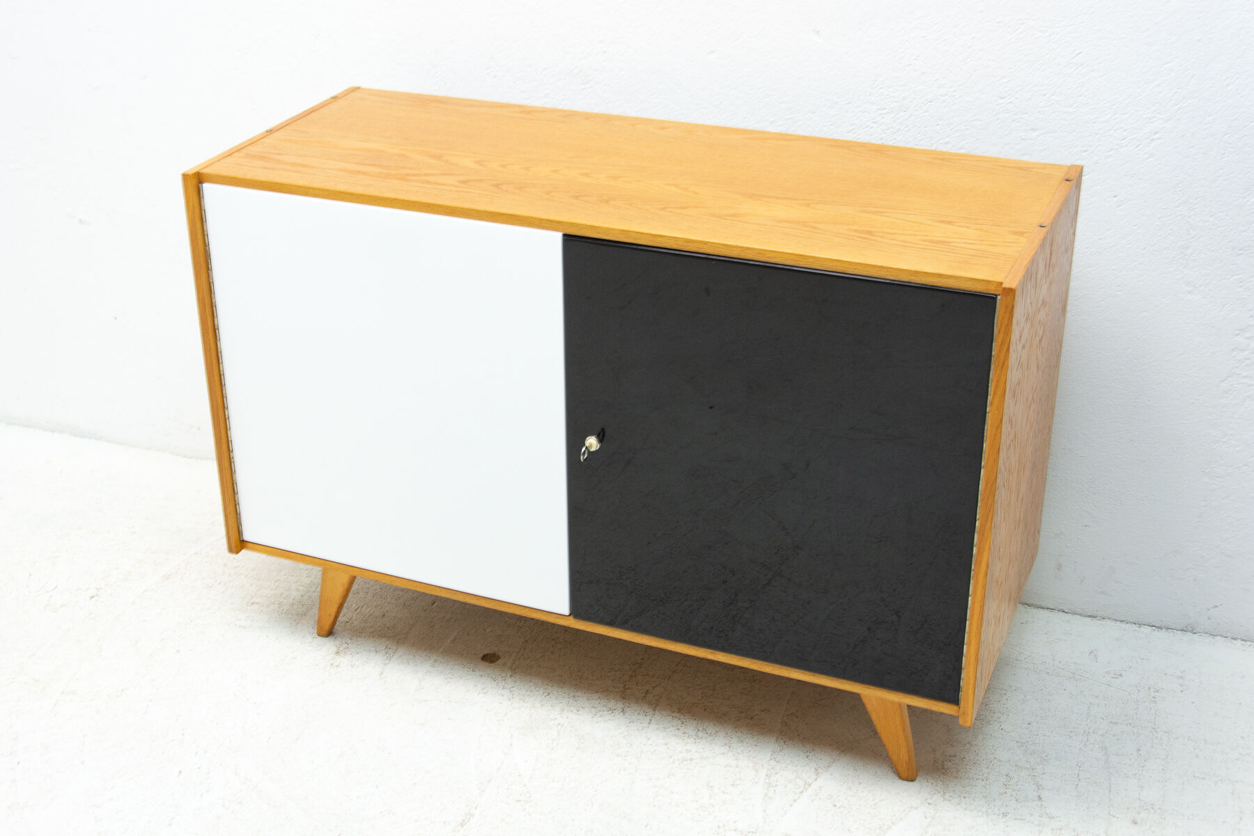 Fully restored mid century sideboard U-450 by Jiří Jiroutek, 1960´s, Czechoslovakia