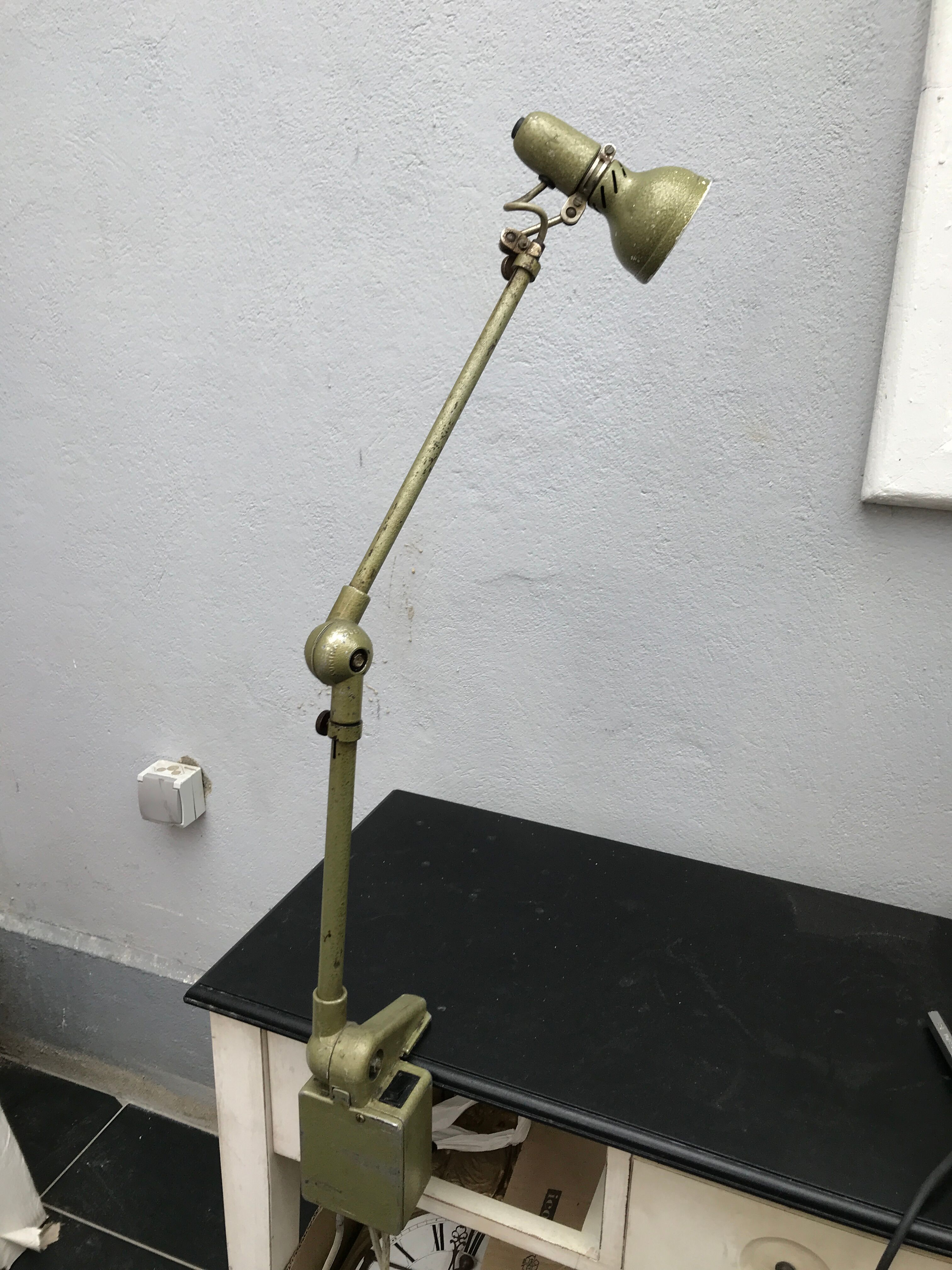 Articulated Lumina workshop lamp