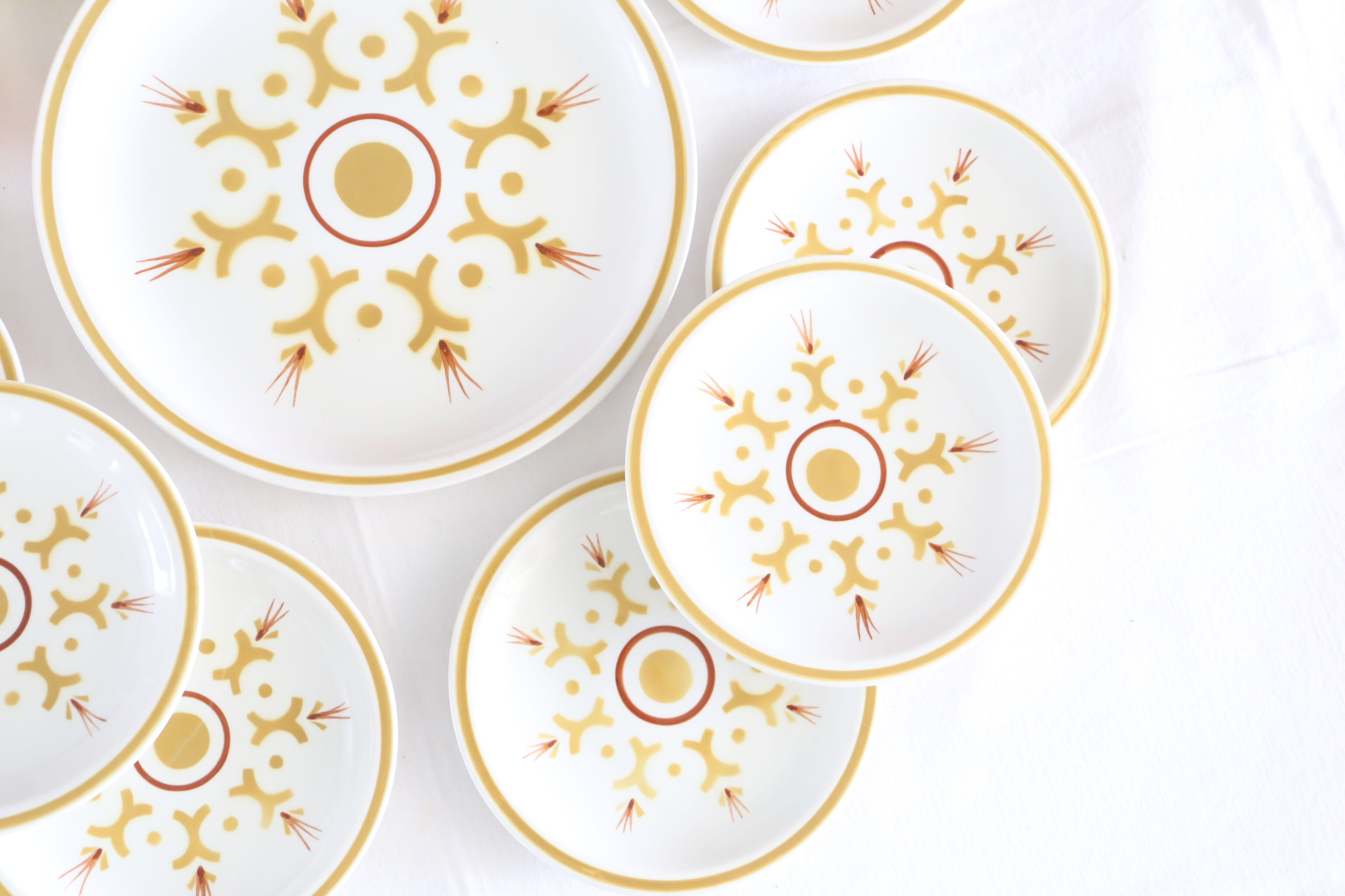 Longchamp dessert service, 10 plates and 1 dish, Vintage