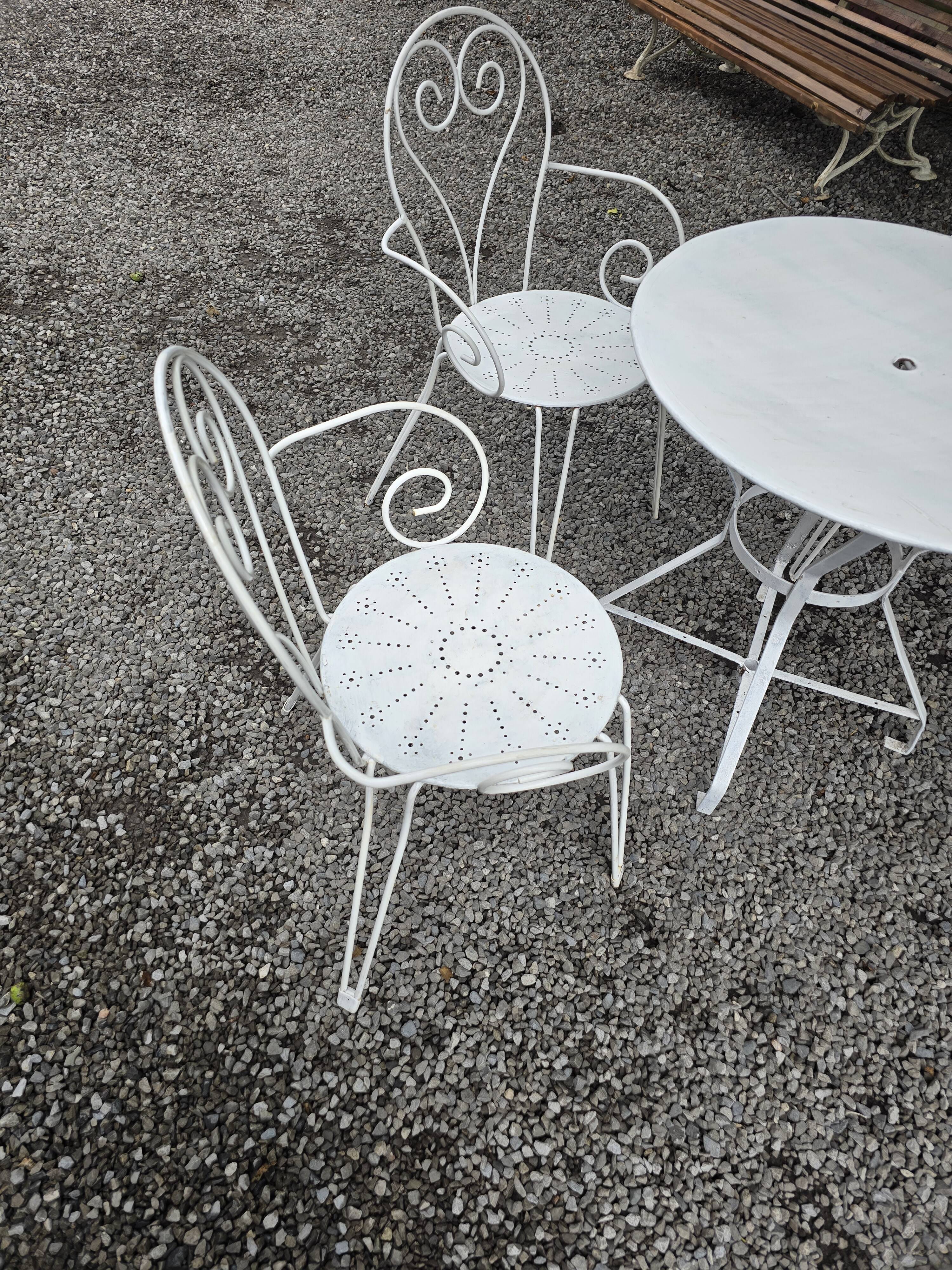 Salon de jardin en fer forgé , 1 table + 3 fauteuils