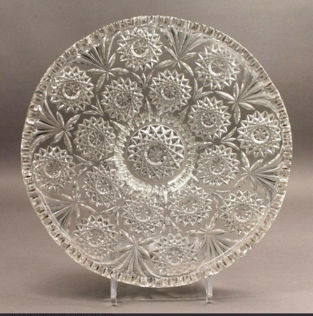 Presentation dish in cut crystal