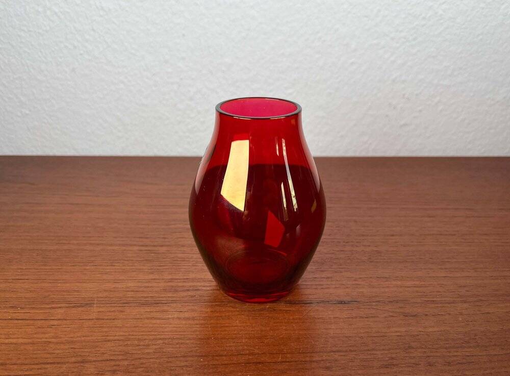 German glass vase from the mid-century modern period by Alfred Taube, 1960s.