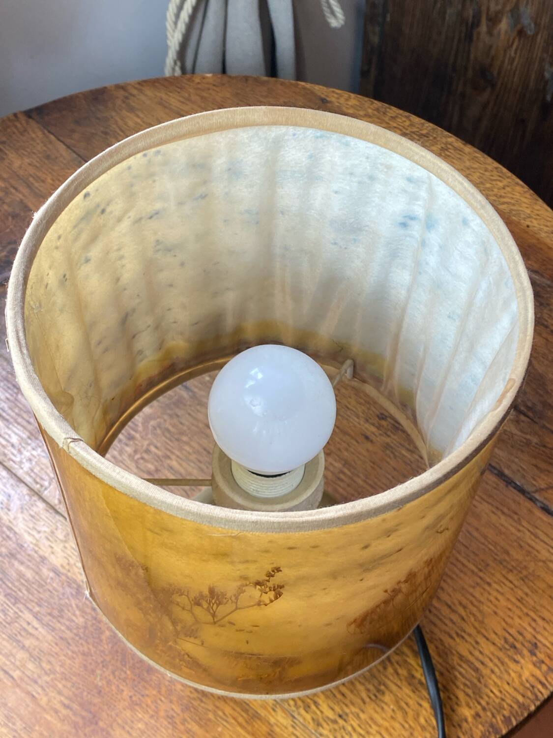 Lampe en grès, abat-jour composé de végétaux, années 70
