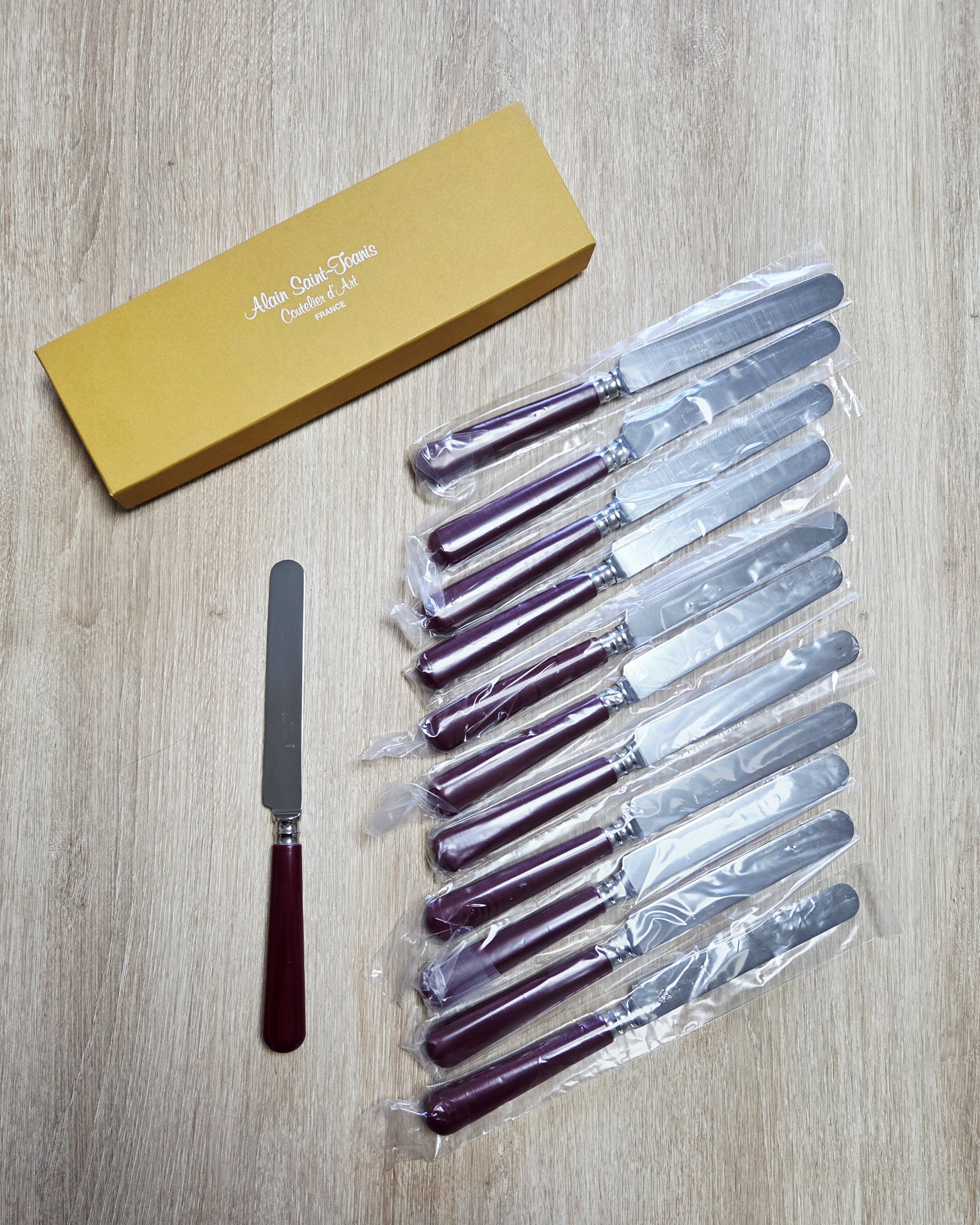 Service for 48 covers Alain Saint Joanis Bordeaux, English collection, new.