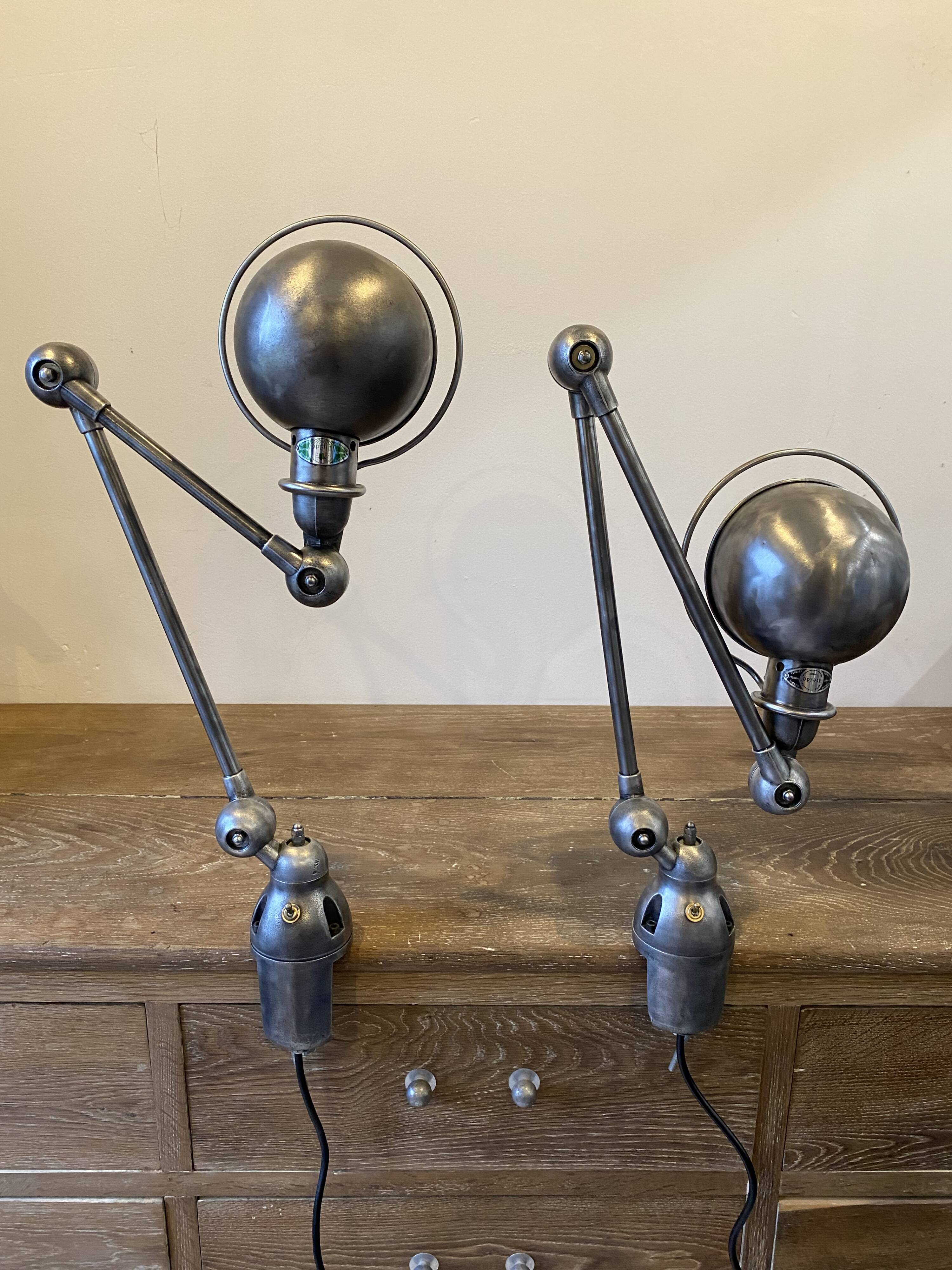 Lampe de bureau Jieldé jielde 2 bras de 40cm avec base étau graphite indus