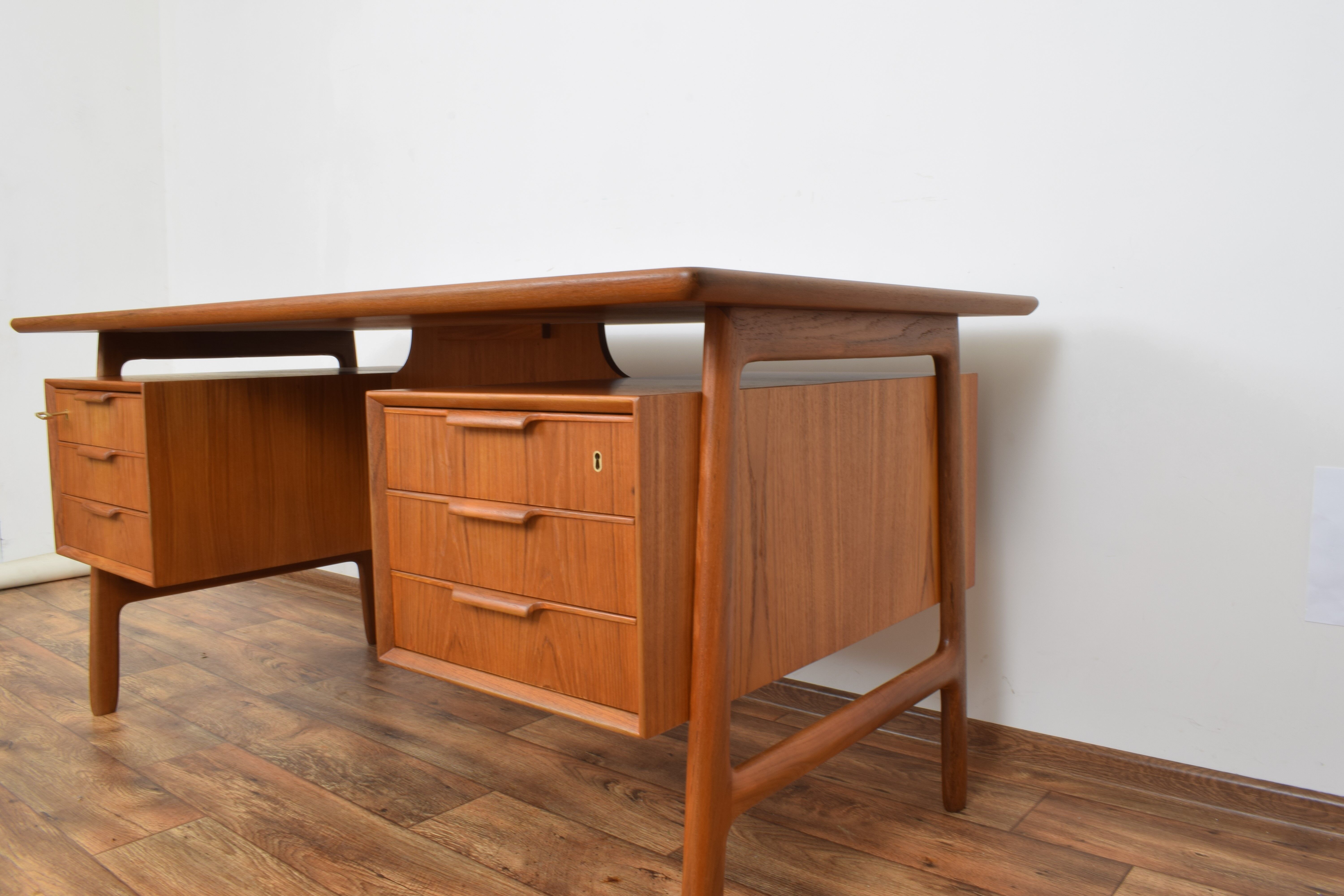 Mid-century danish teak desk model 75 form Omann Jun, 1950s