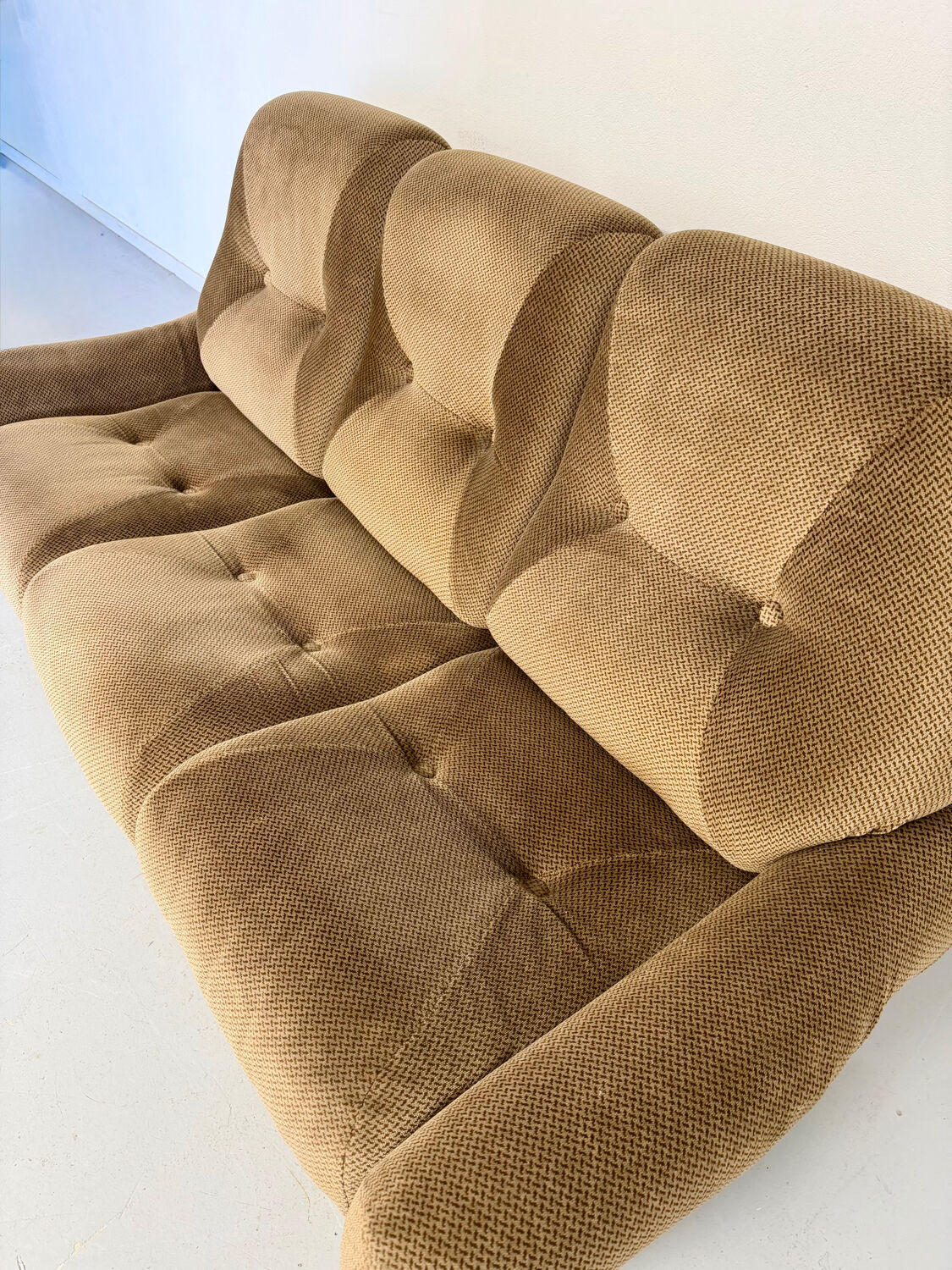 Cosy 3-seater sofa, convertible, French design from the 70s, vintage.