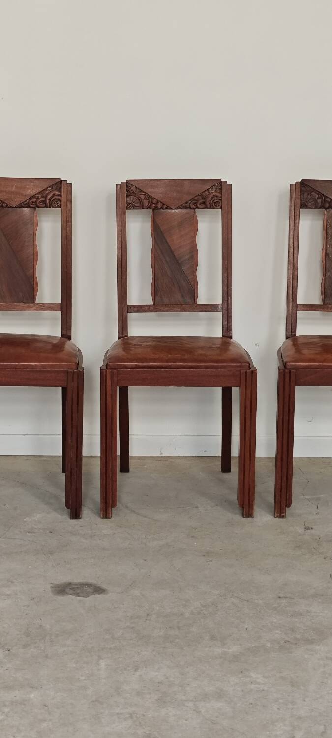 Set of 6 Art Deco chairs in Oak and Walnut with camel leather.