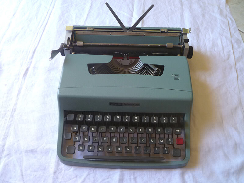 Olivetti Lettera 32 typewriter
