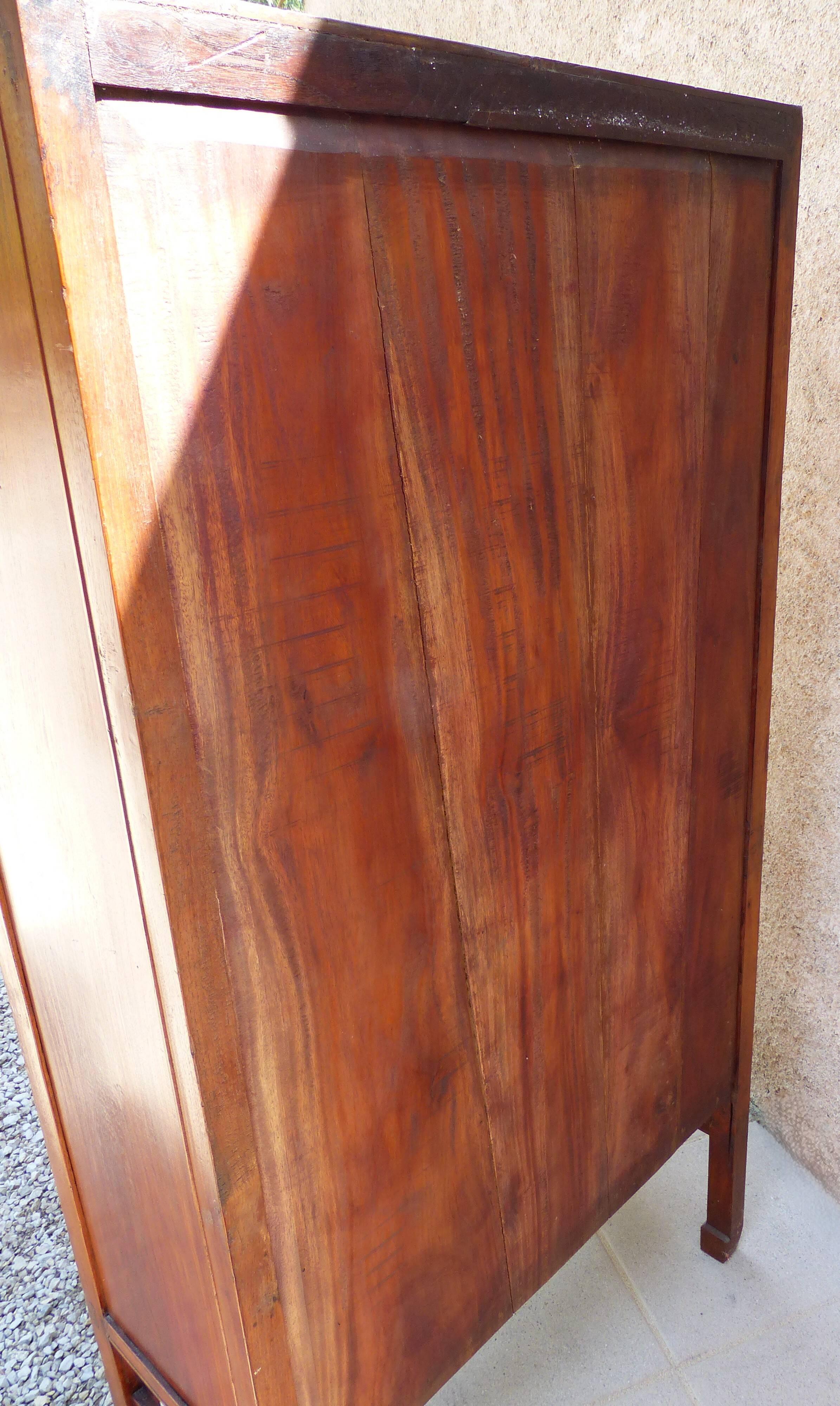 Antique Asian wardrobe in solid wood – Indonesia / Java