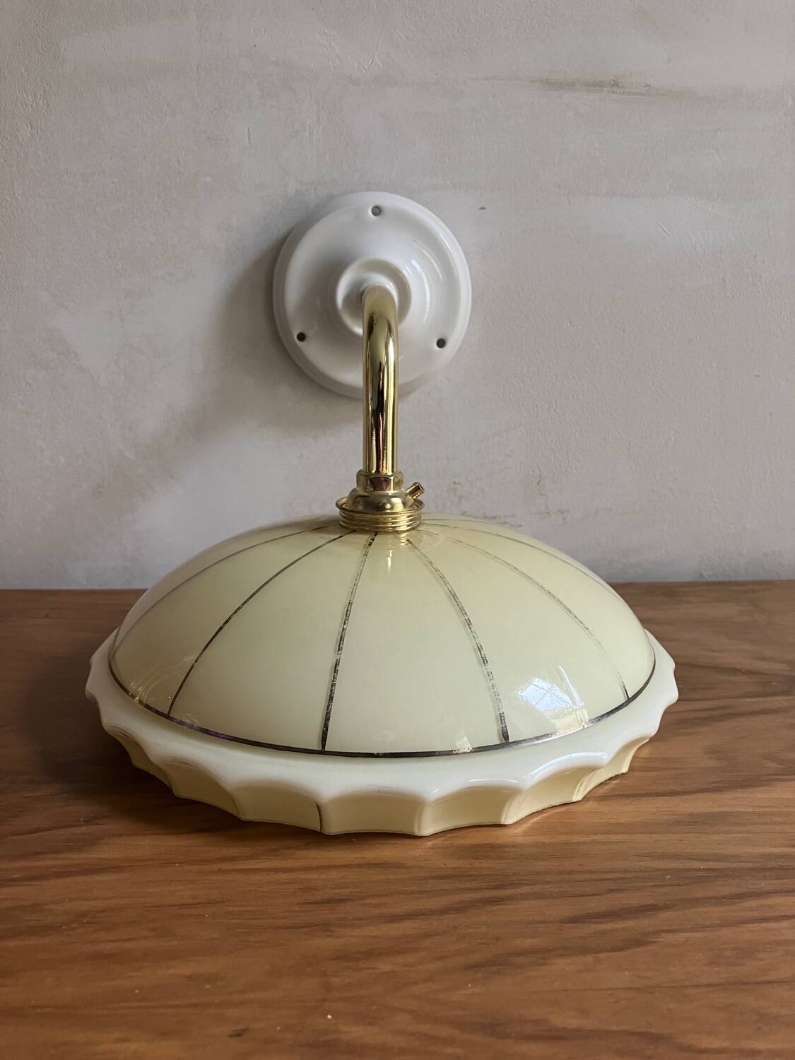 Art deco wall light