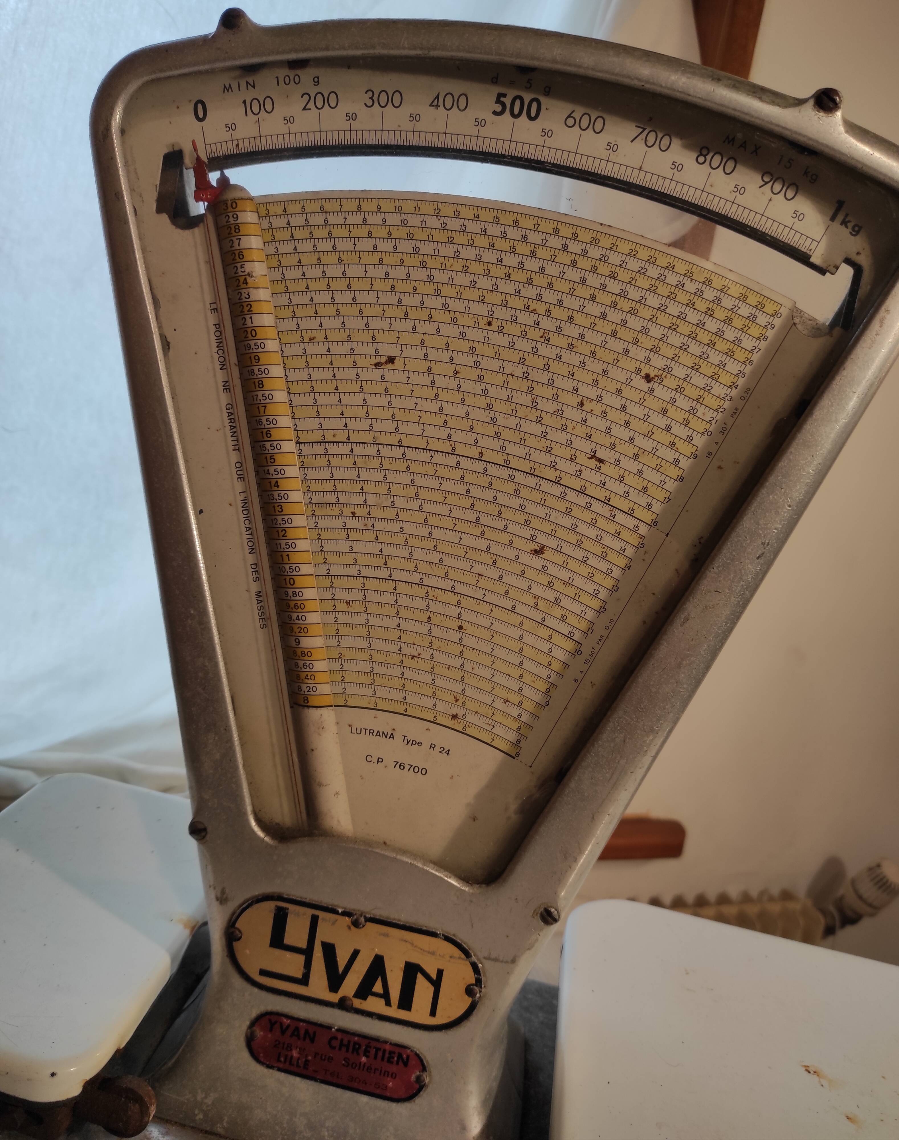 Old scale 1960 in aluminum