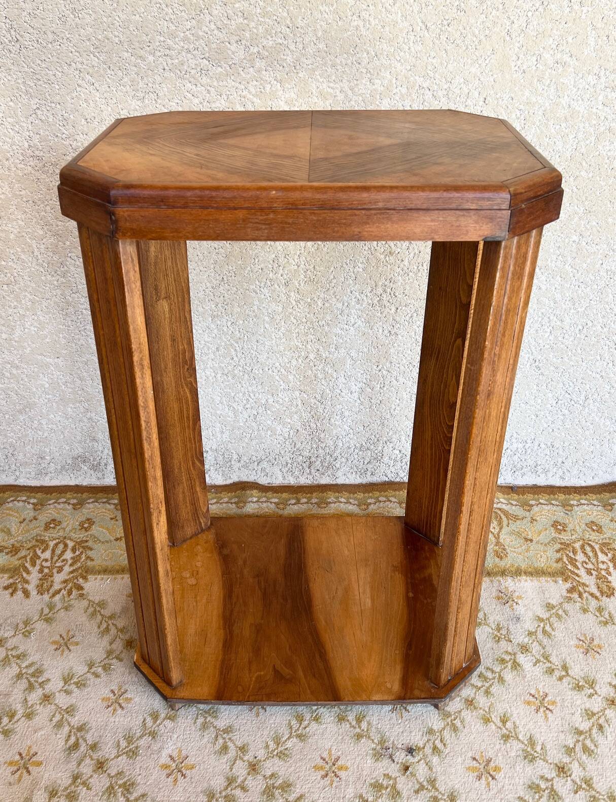 Art Deco side table or serving table in walnut, pedestal table.