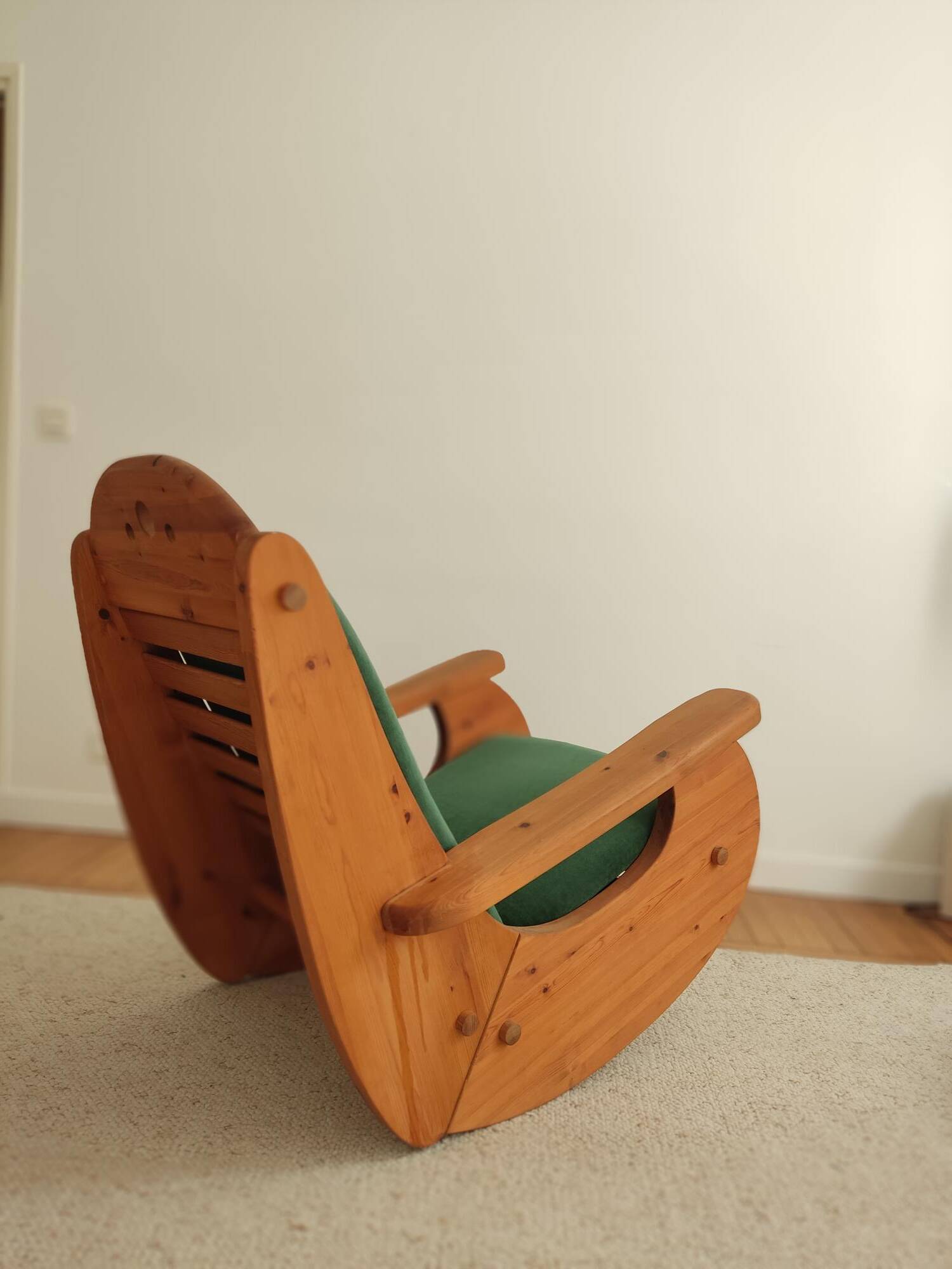 Scandinavian rocking chair in wood & mohair velvet