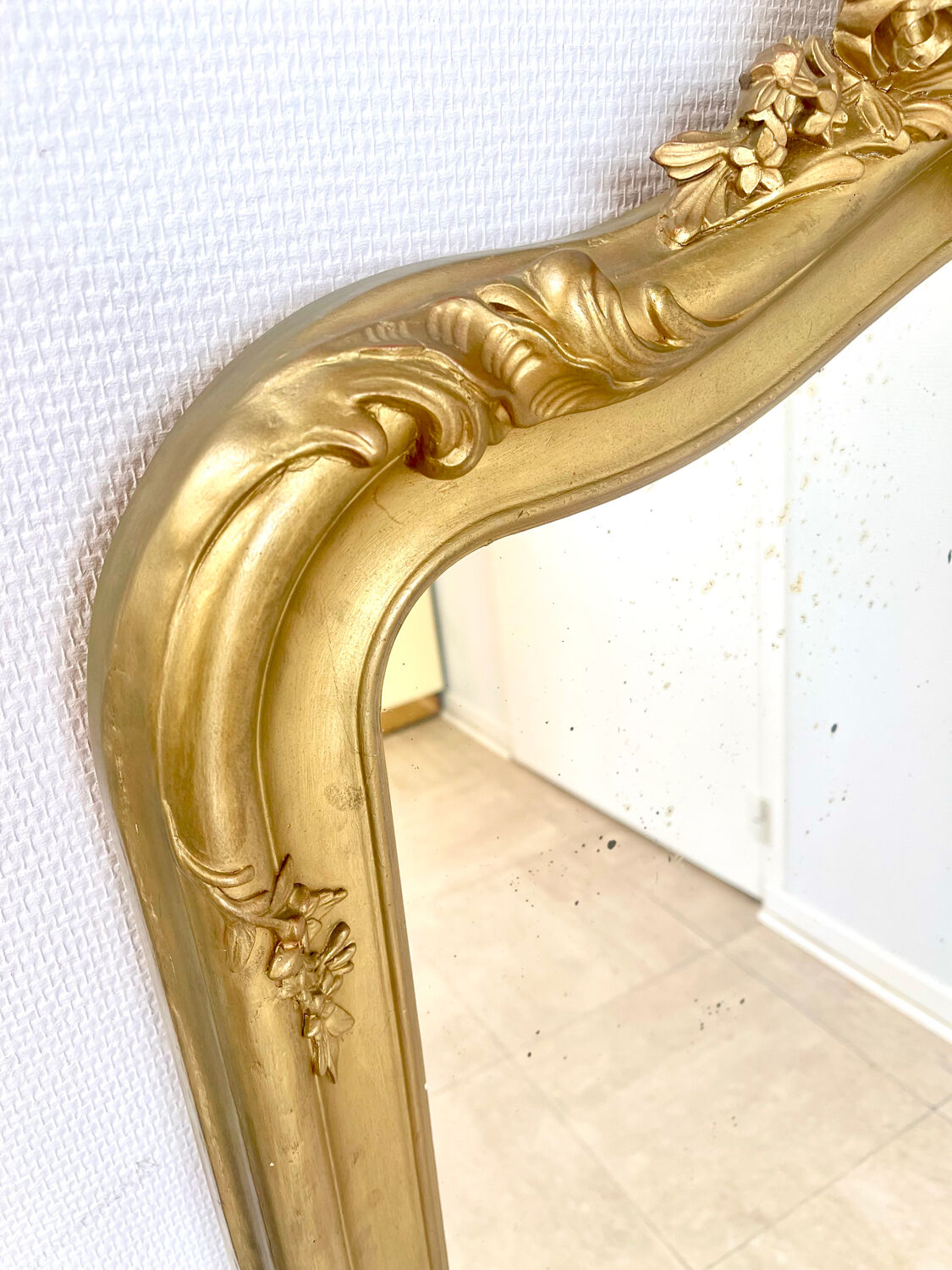 Large gold mirror in Louis XV style - 130 x 90 cm