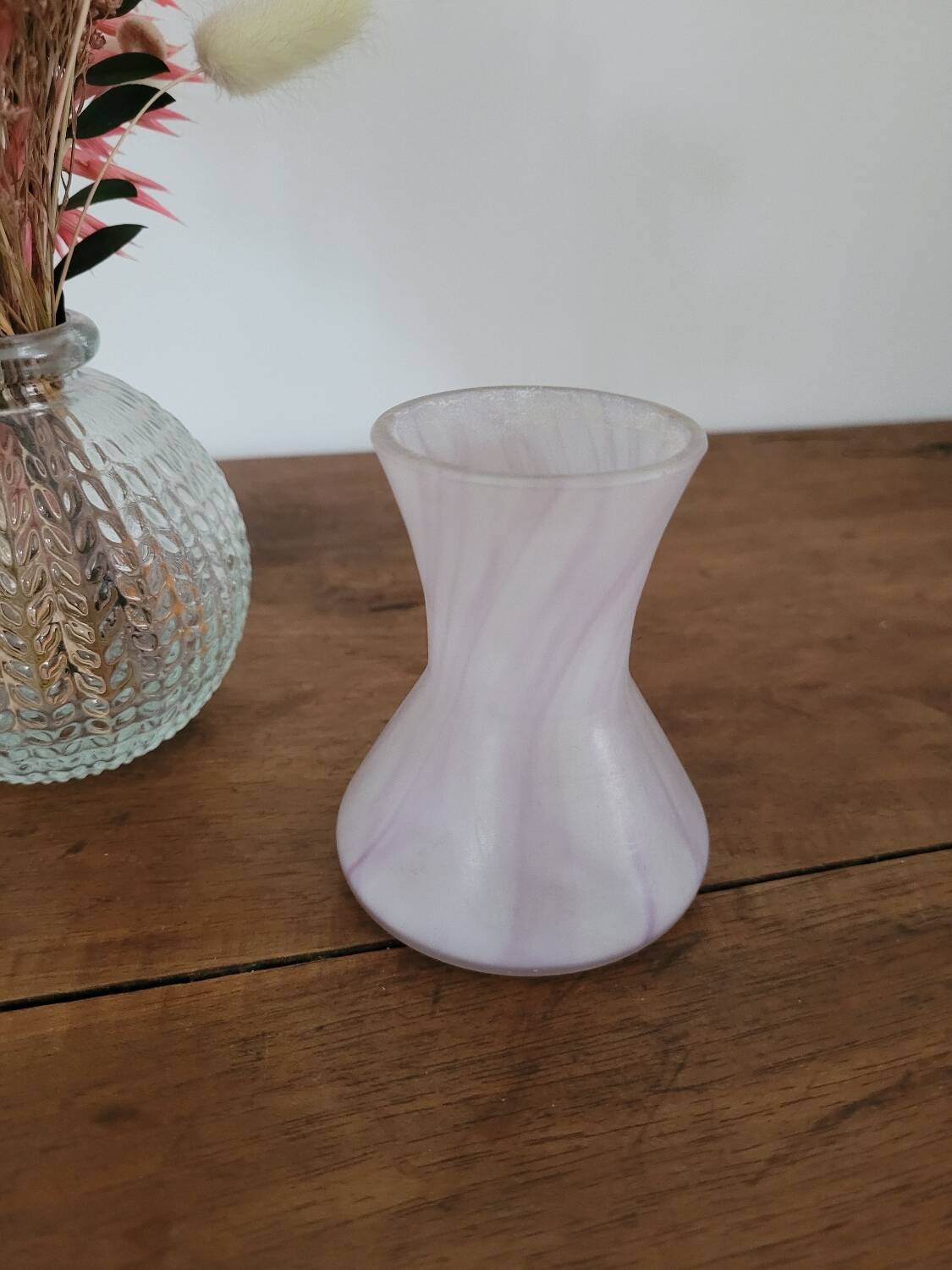 Petit vase en pâte de verre violet clair