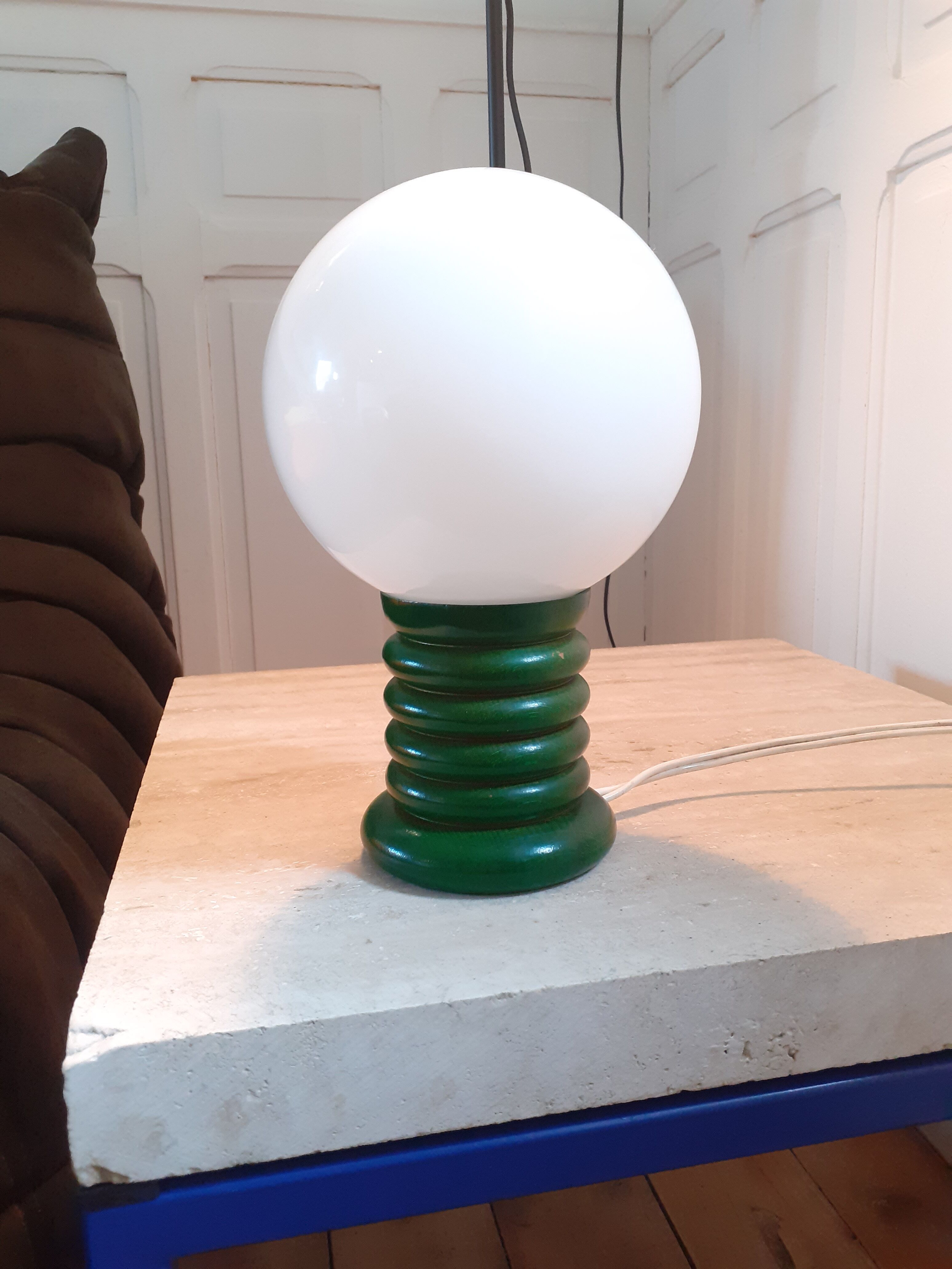 Small VINTAGE lamp in green lacquered wood and opaline