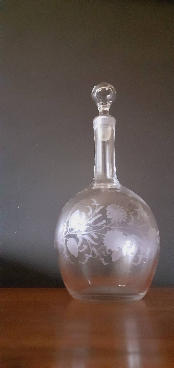 19th century carafe in blown and chiseled glass