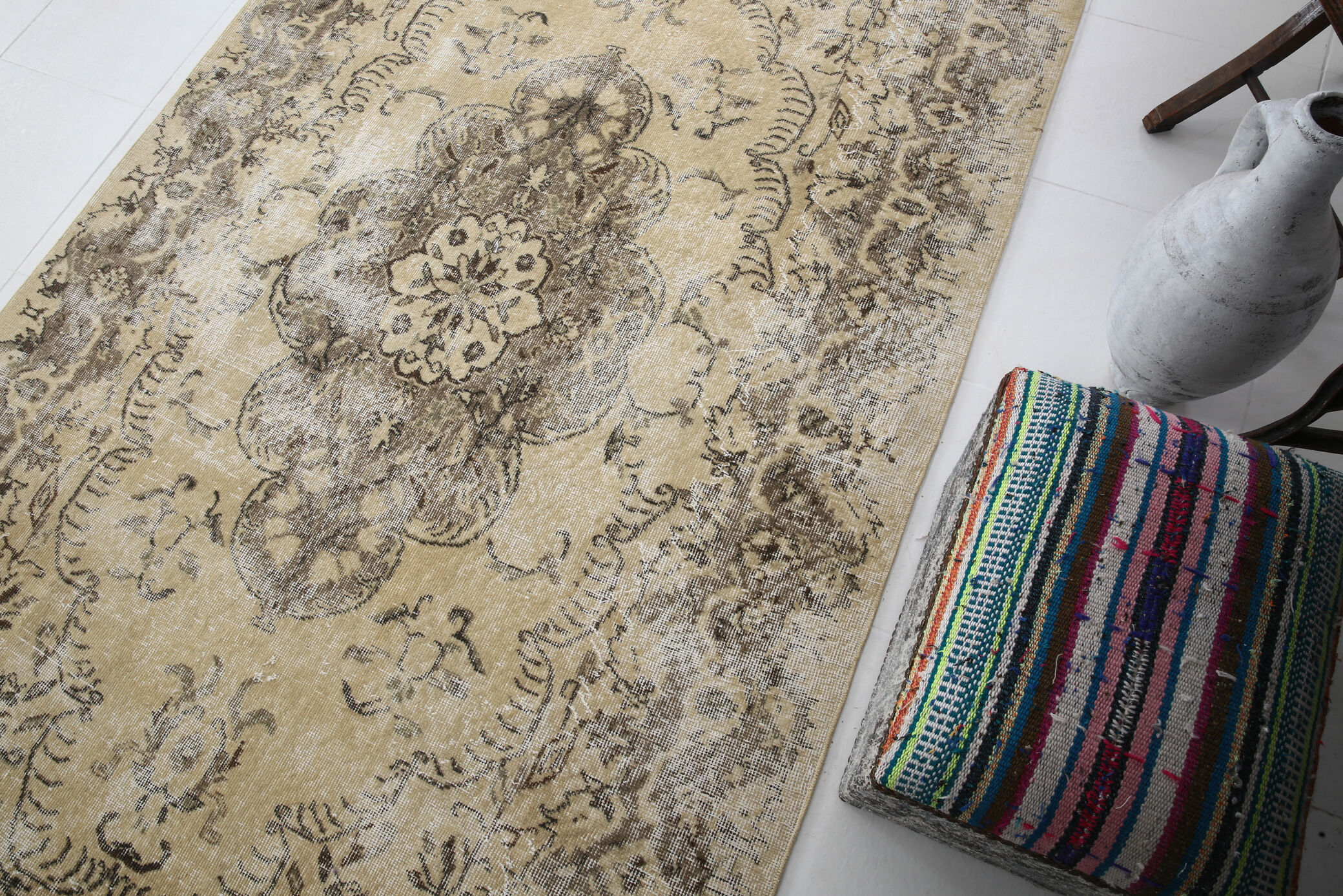 Classic beige & brown vintage rug, 211x155 cm