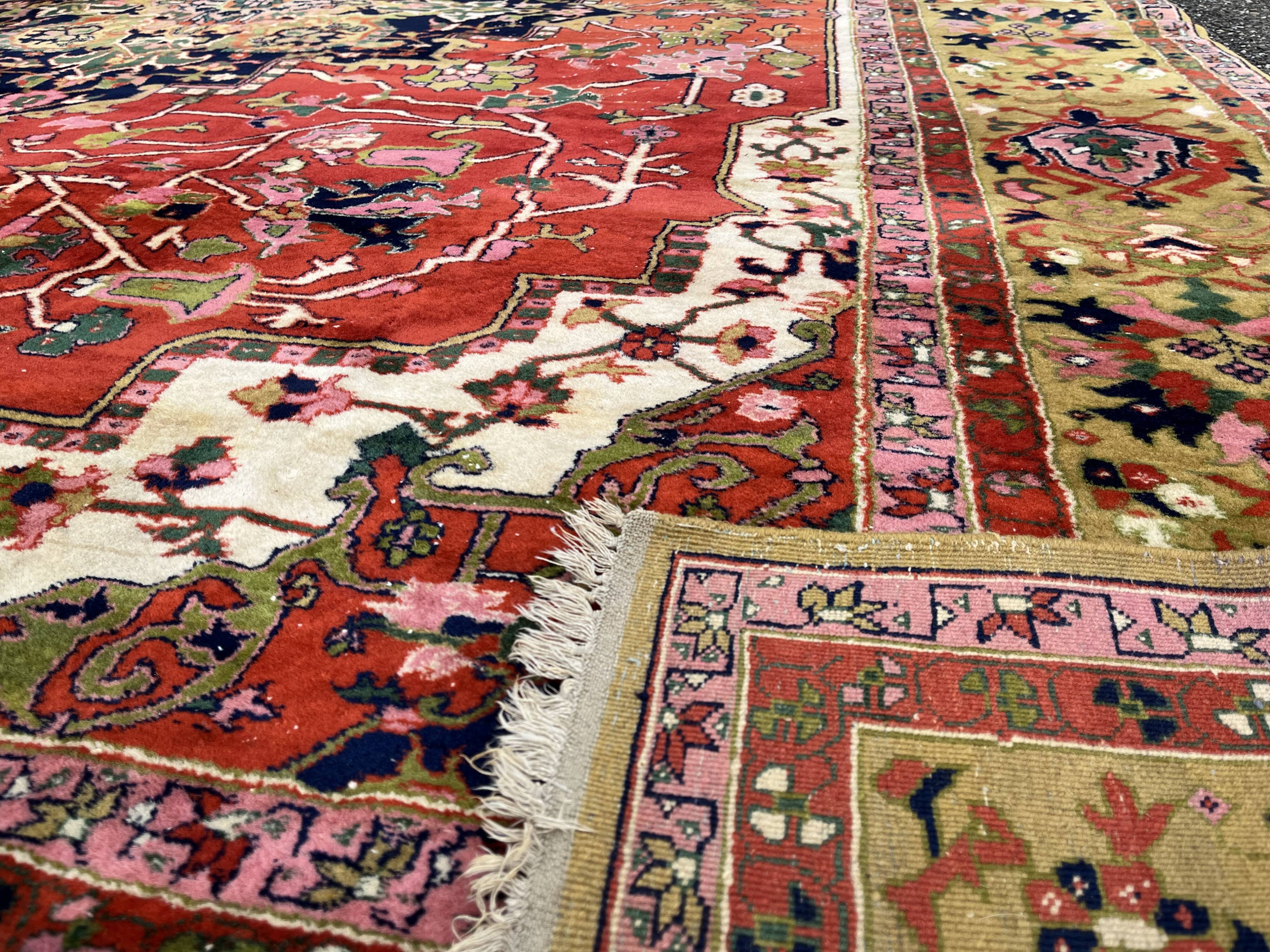 Indo-heriz Serapi Design, Geometric Carpet