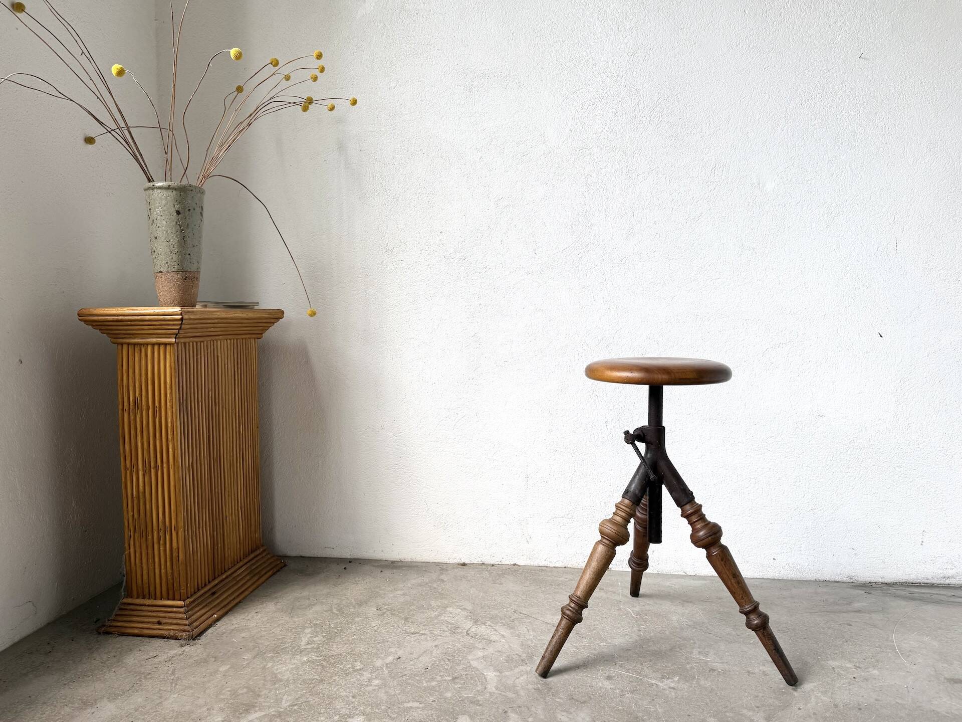 Tripod workshop stool in turned wood and cast iron — circa 1900