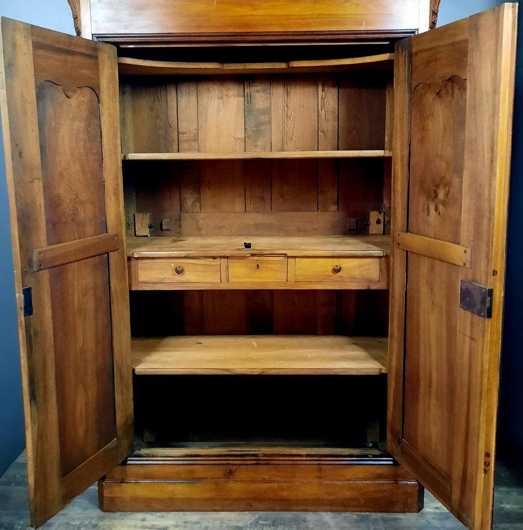 Louis Philippe period wardrobe in walnut nineteenth around 1830