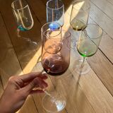 Verres à pied colorés
