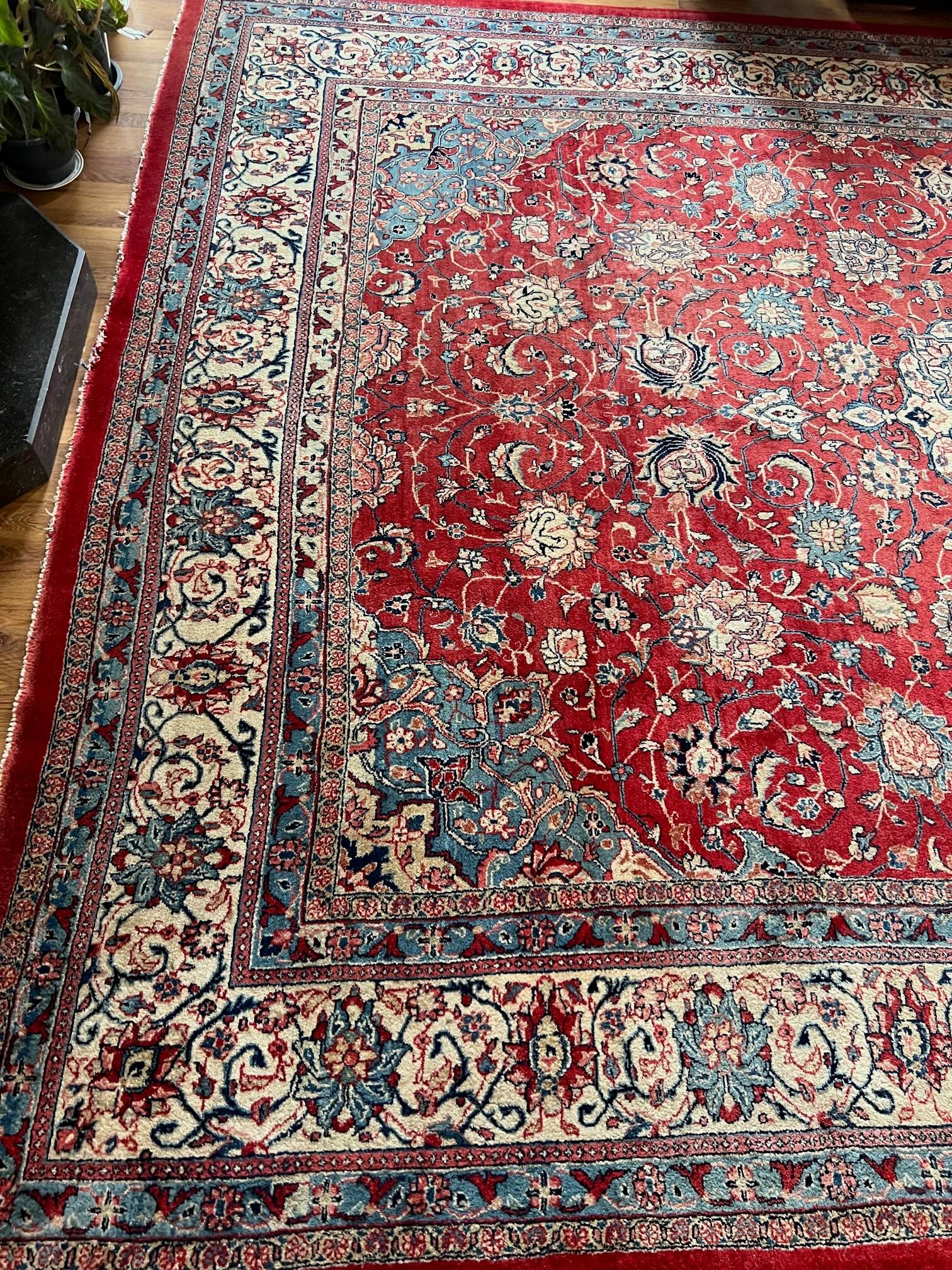 Sarouk Mahal. Grand Persian carpet made of 100% wool, 373x282 cm.