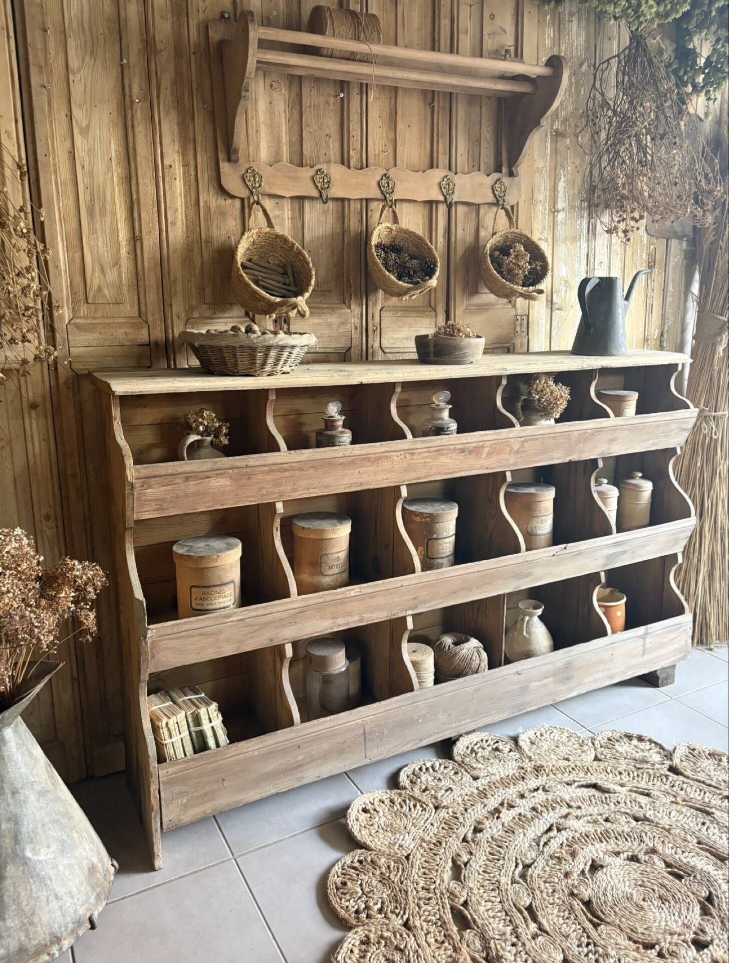 Ancien grainetier , meublé casiers en bois
