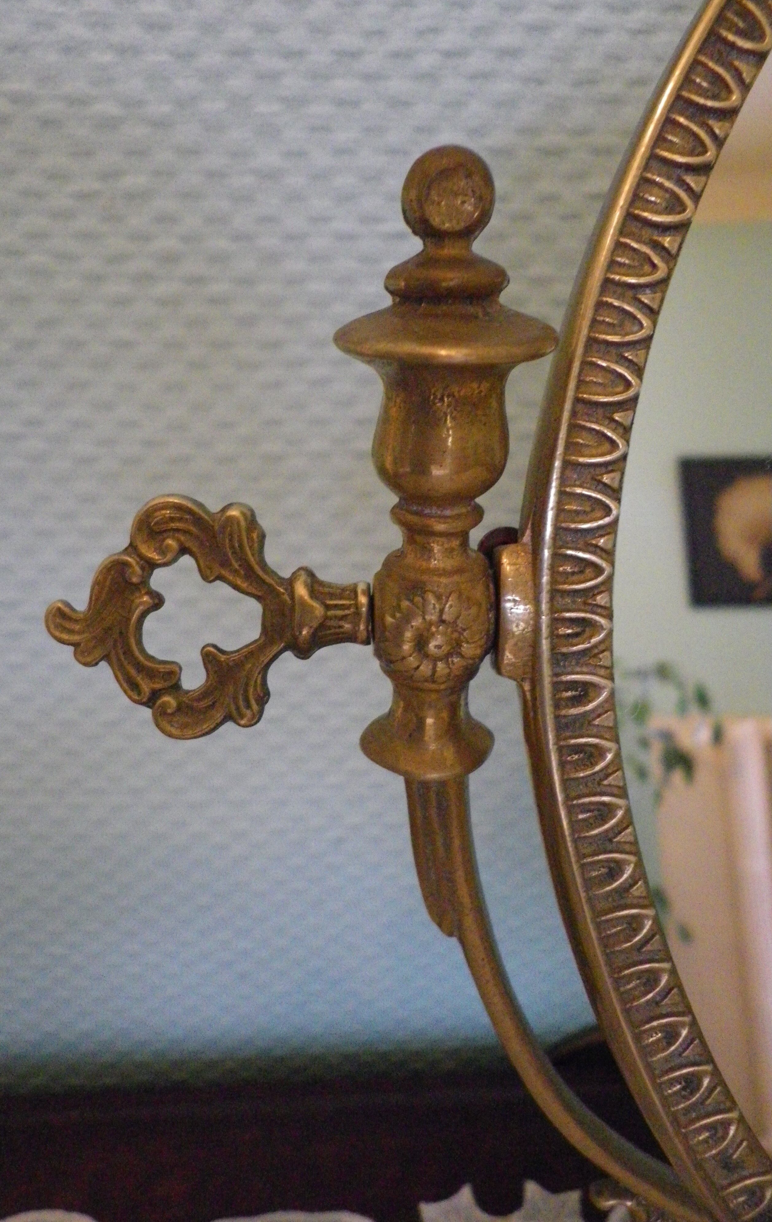 Psyche mirror in brass 39x30cm