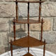 Unité d'angle française vintage en bois avec quatre étagères.