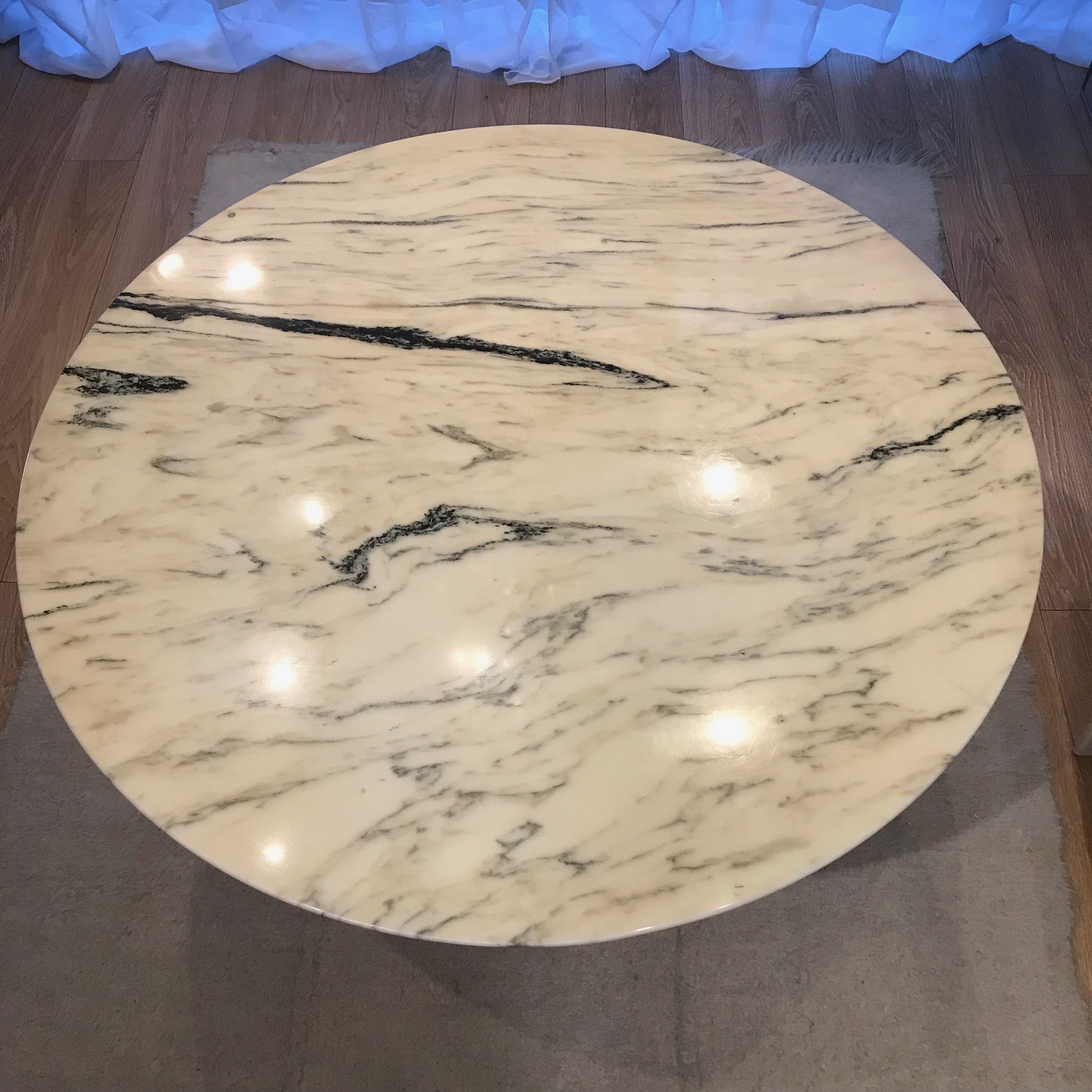Round table roche bobois in marble chrome steel of the 70s