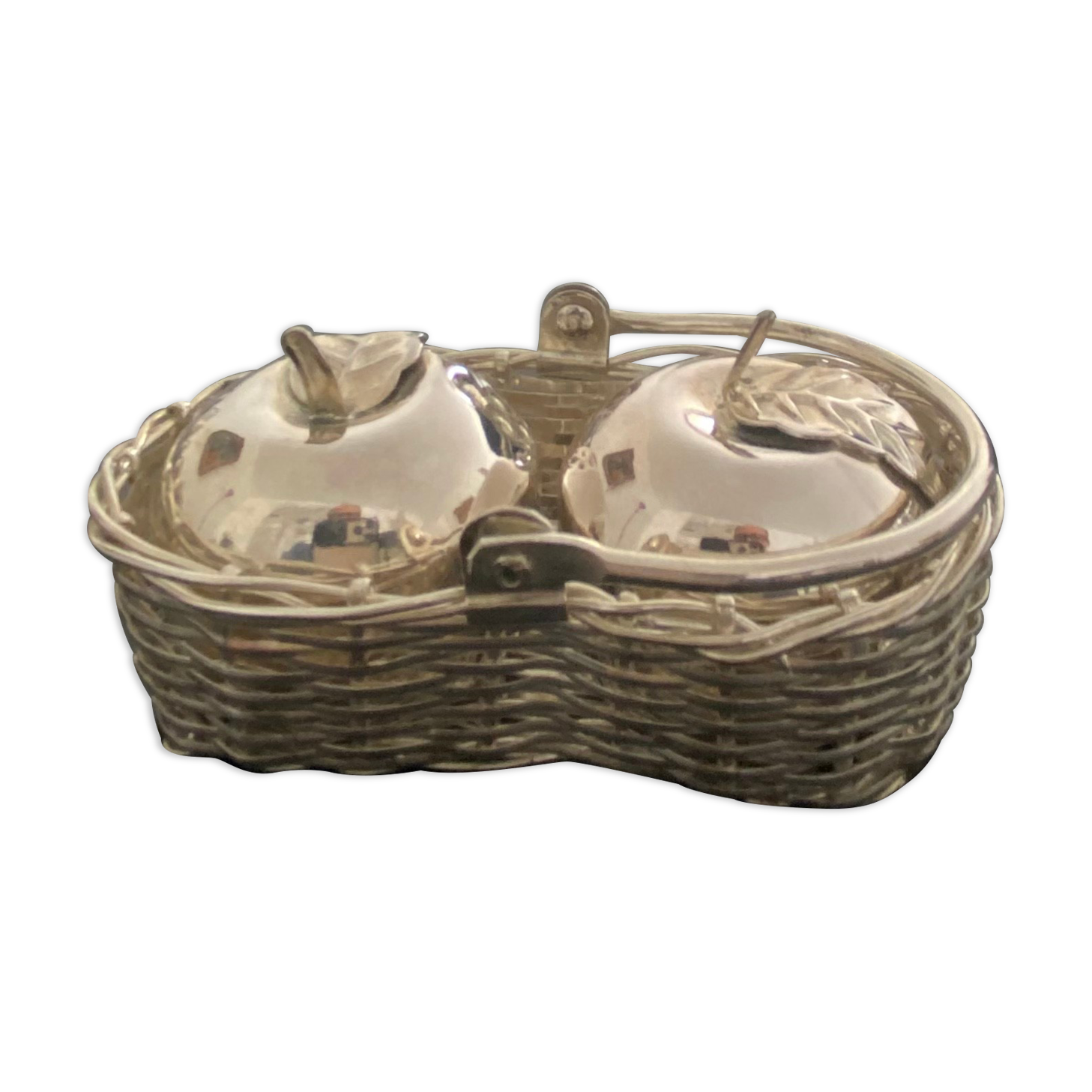 Salt and pepper shaker apple shape