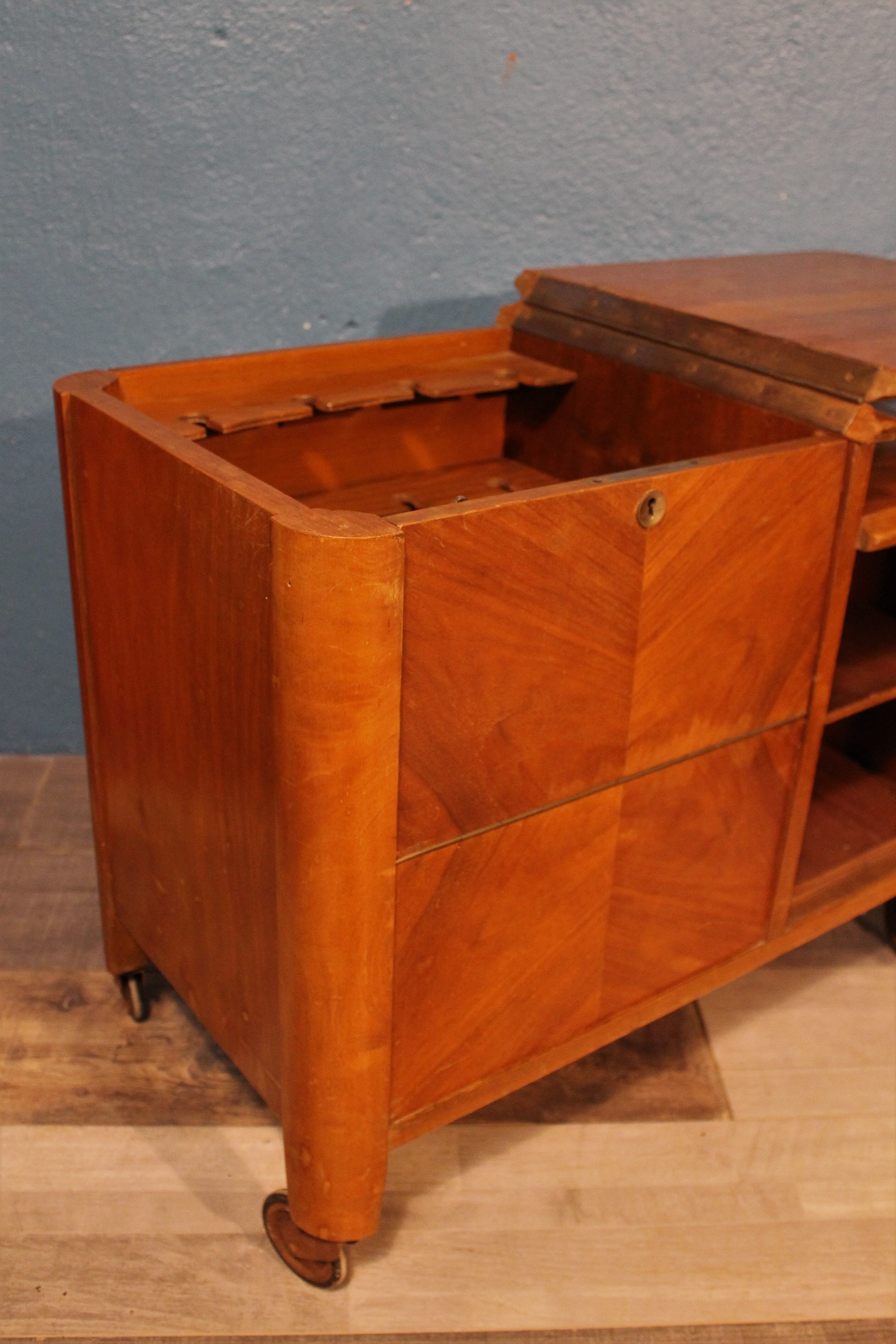 Trolley bar service art deco 1930