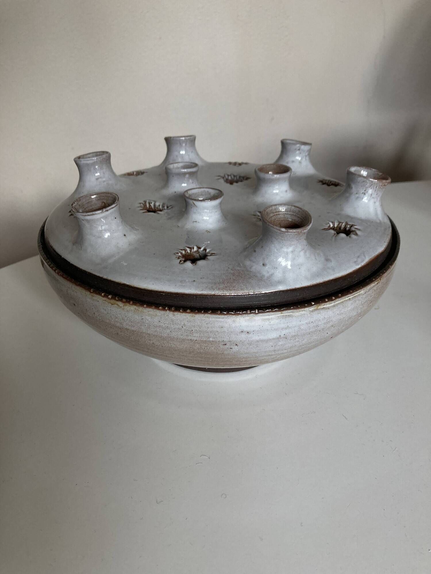 Ceramic pique flowers by Jeanne and Norbert Pierlot 1970 Château de Ratilly