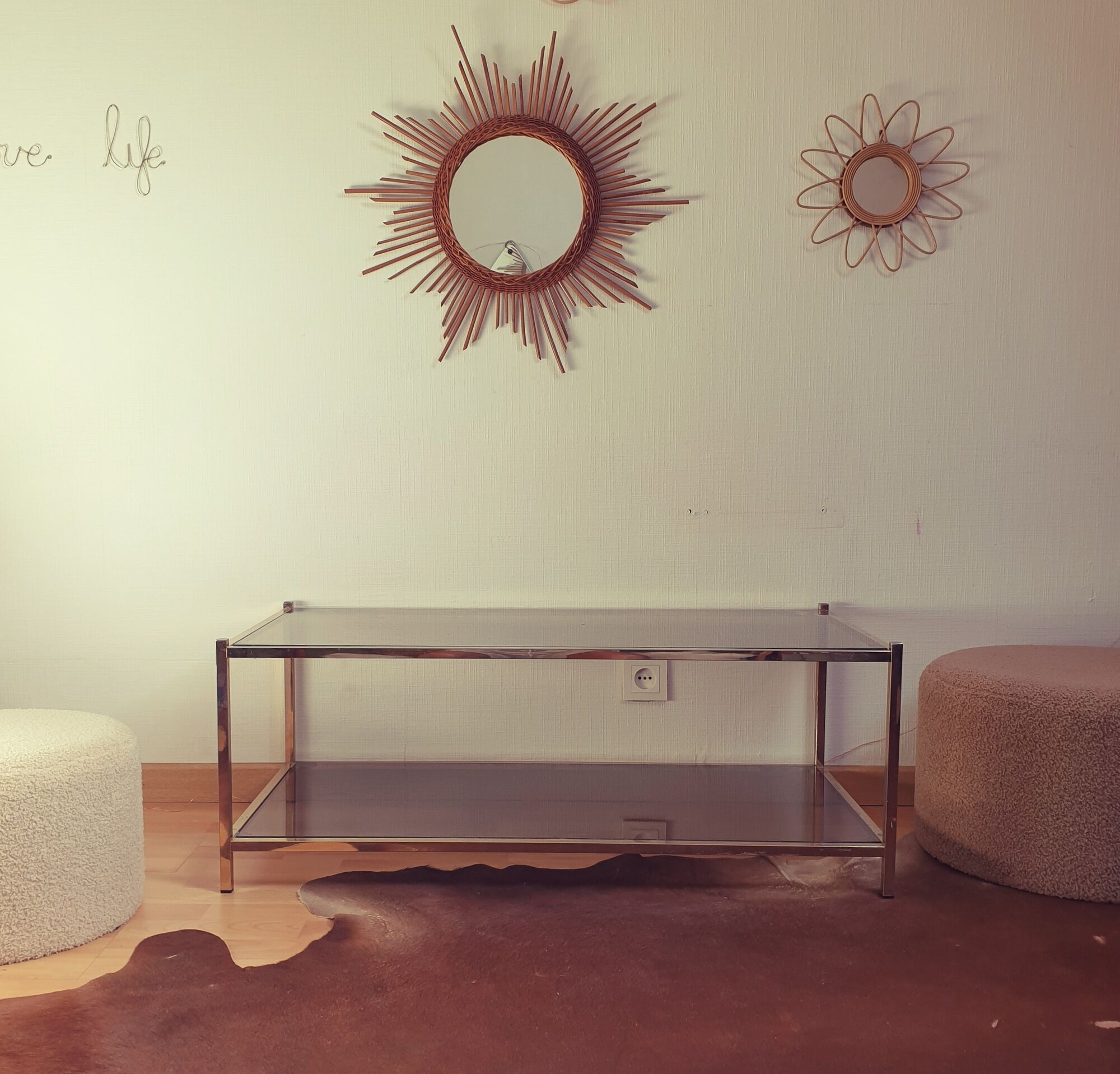 Table basse vintage dorée et verre fumé Rochebobois années 80