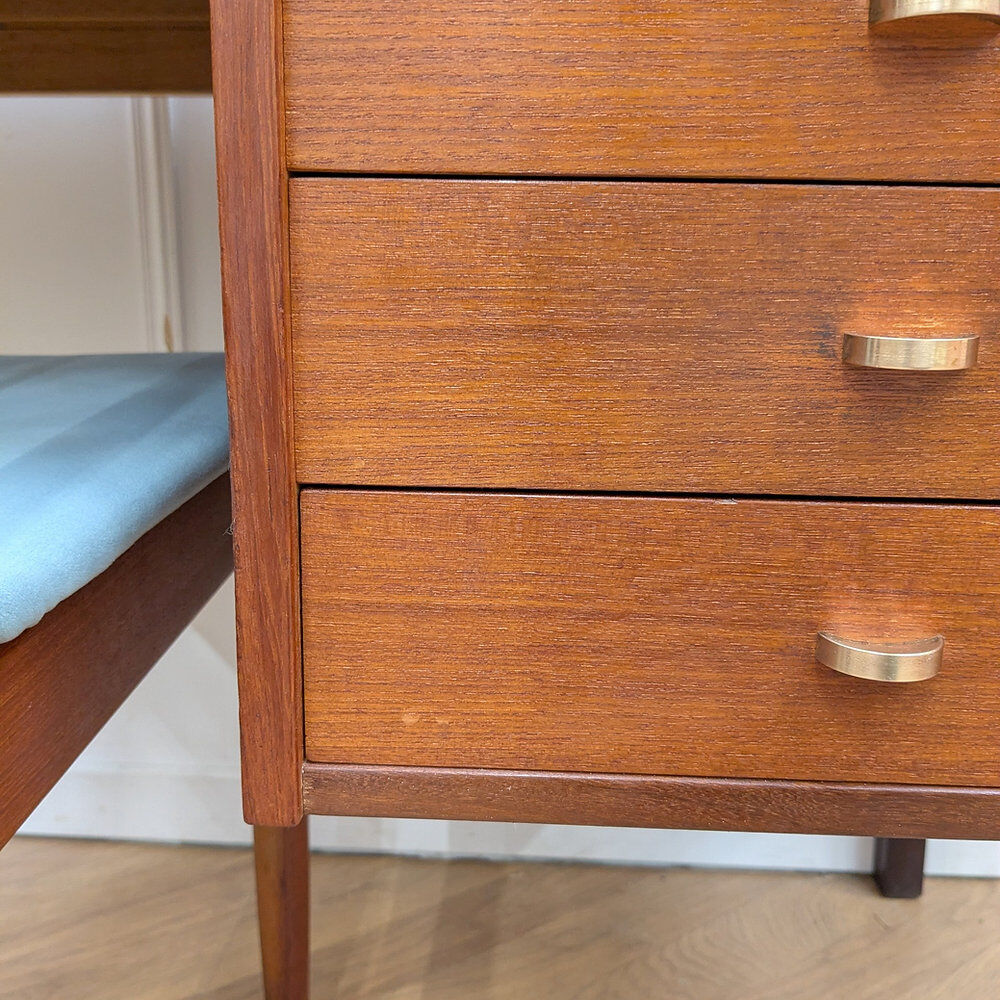 Bureau scandinave poignées dorées