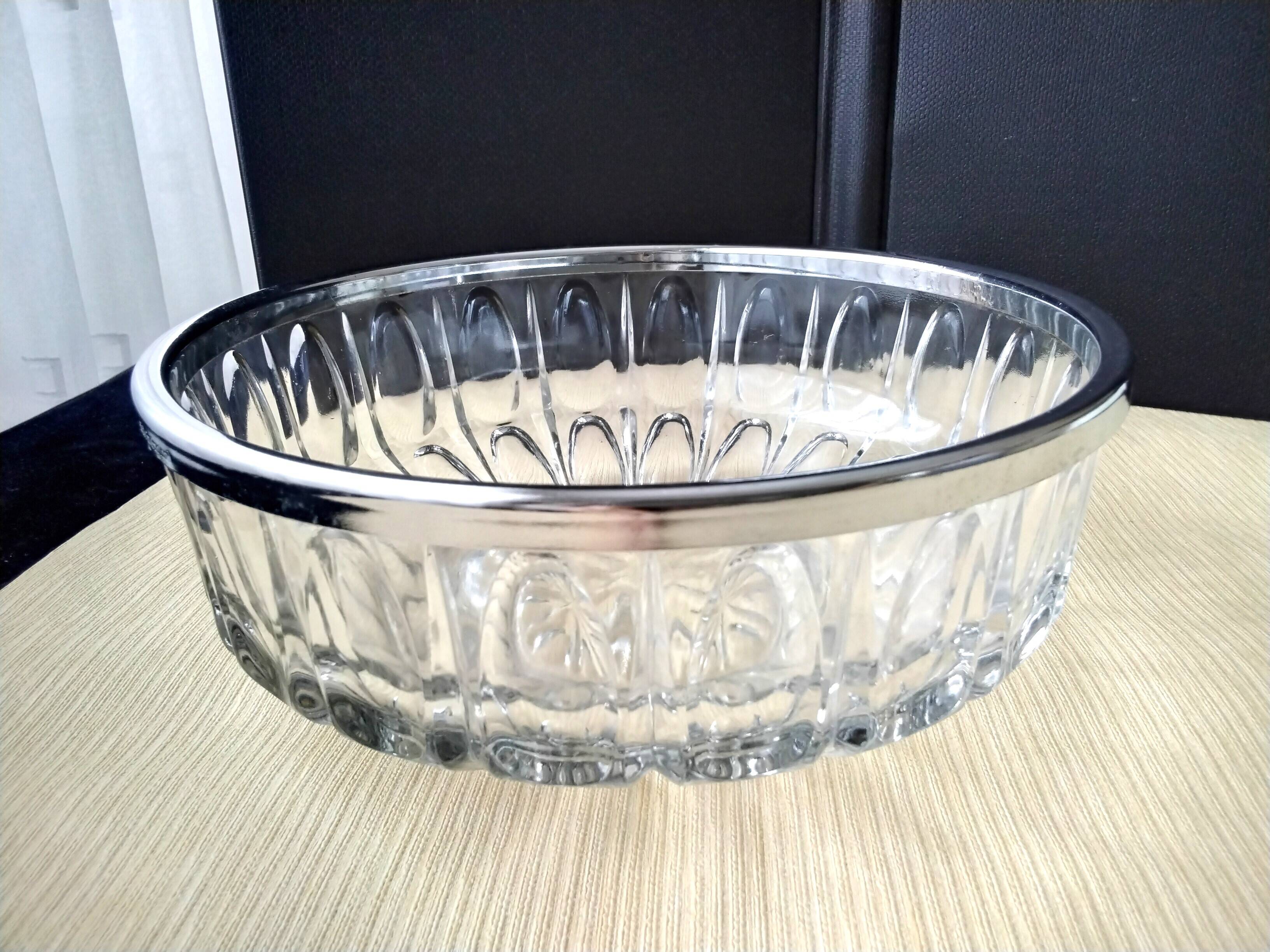 Saladier , coupe à fruits en verre et cerclage Acier inoxydable