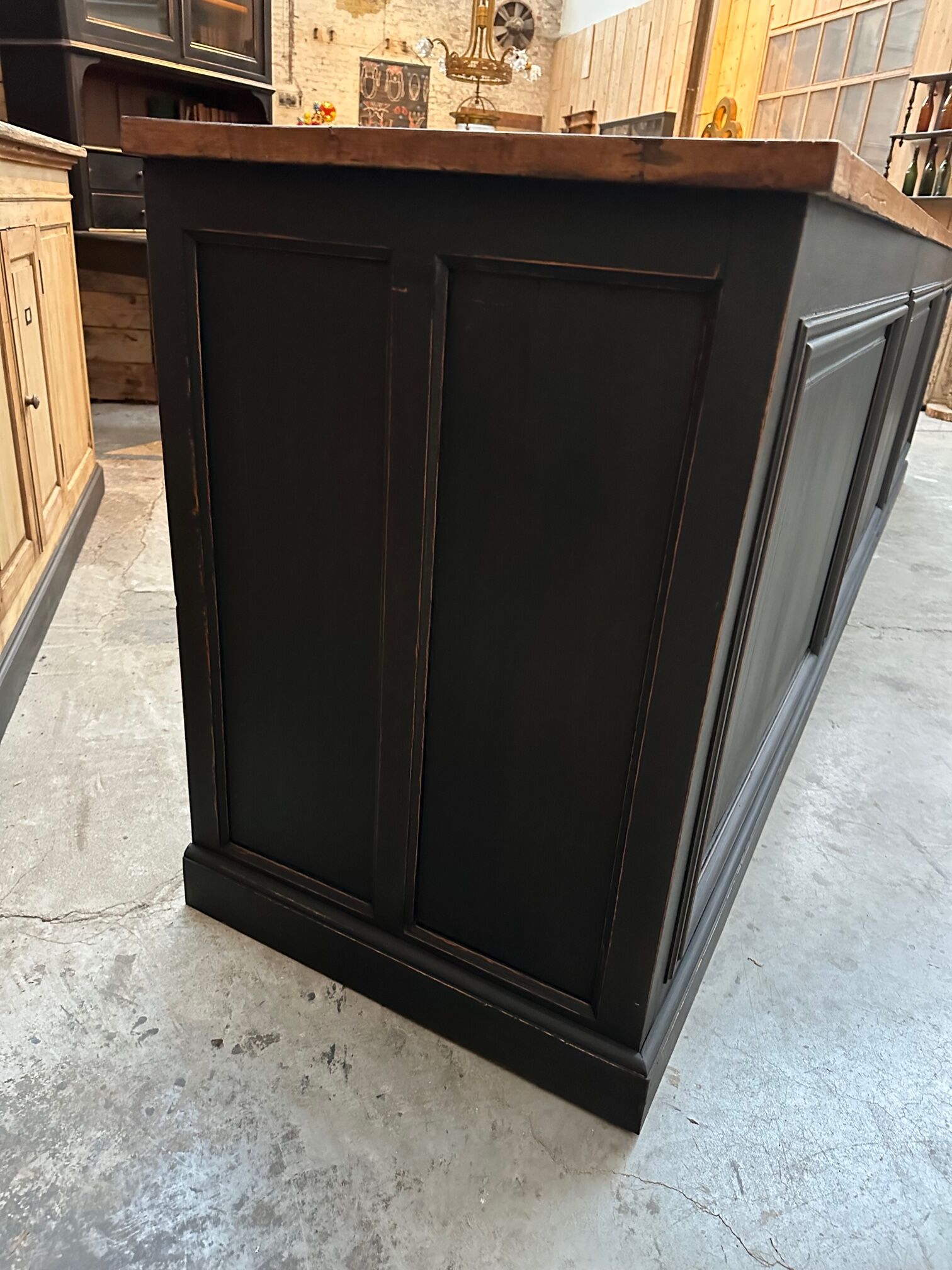 Counter early twentieth oak