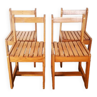 Lot 4 chaises années 70 en bois