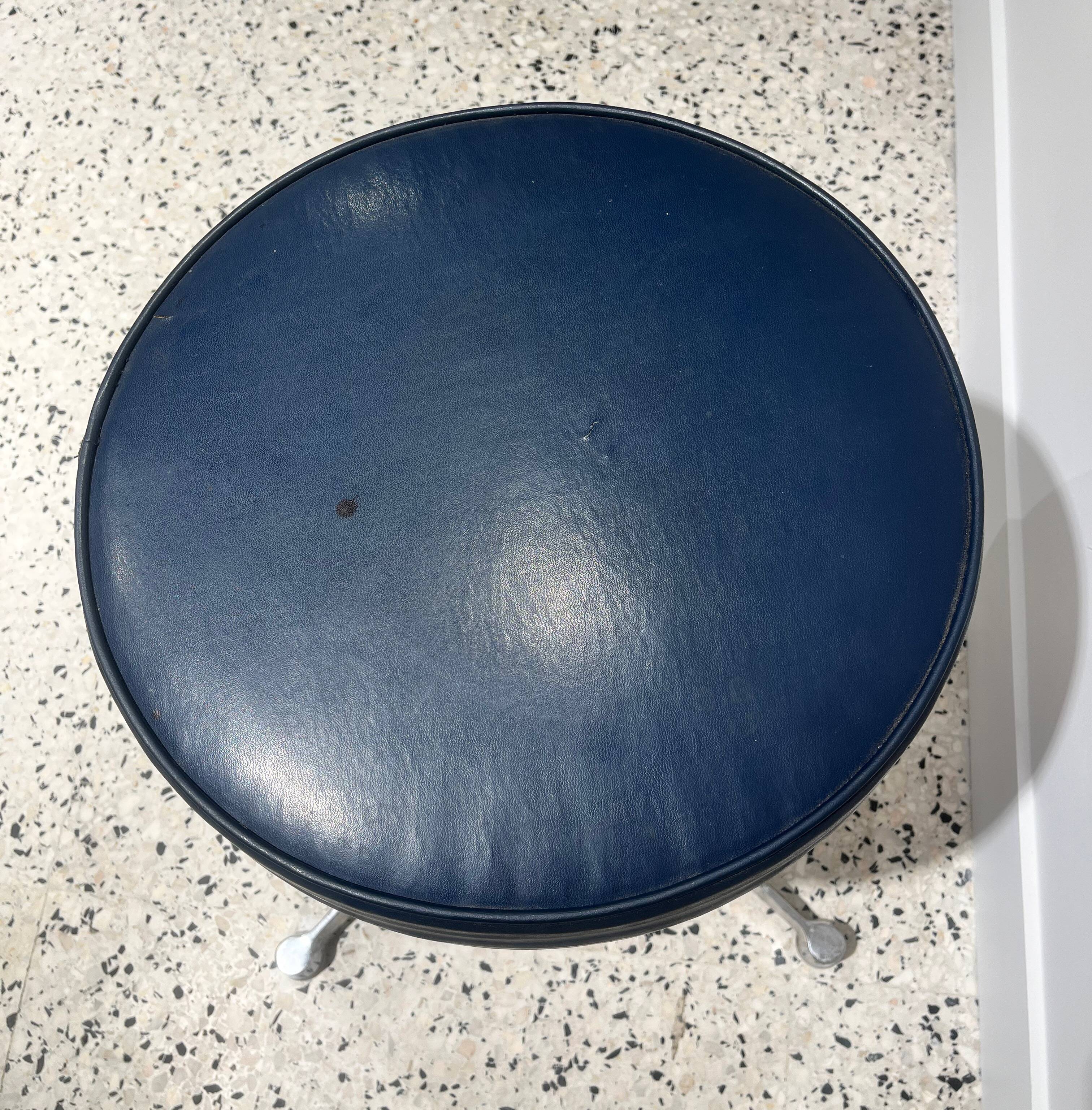 Charles Eames stool, Herman Miller, 1960