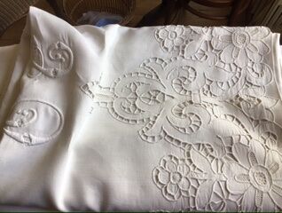 Linen adornment Richelieu OC