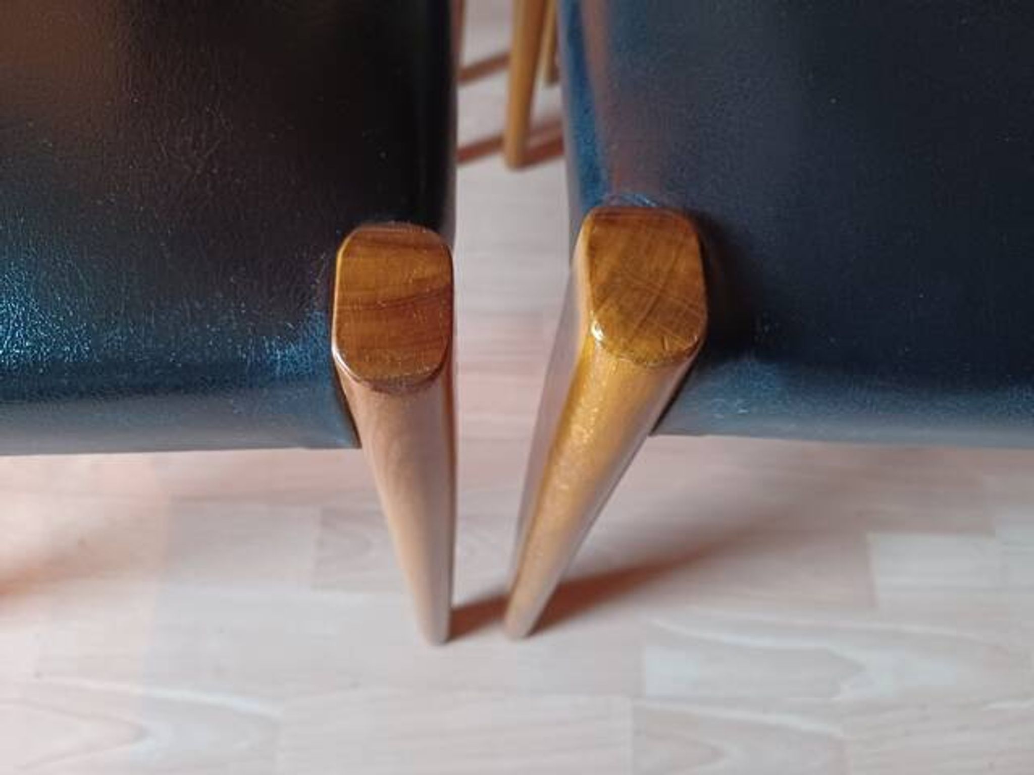 6 chaises scandinave teck et skaï vintage 1960