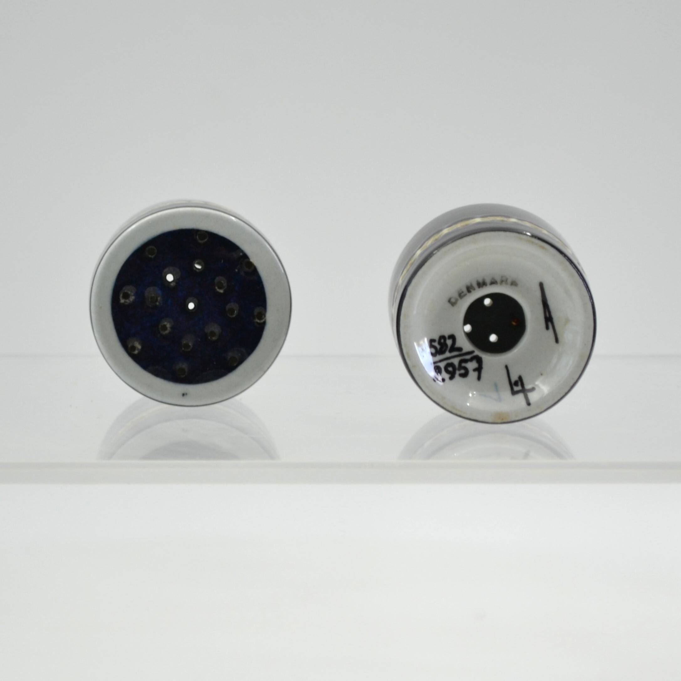 Salt and pepper shakers in earthenware from the Tenera series by Inge-Lise Koefoed for Roya.