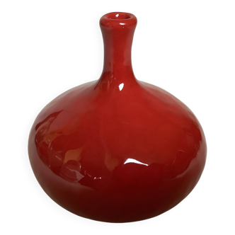 Small red vase in Ruelland style