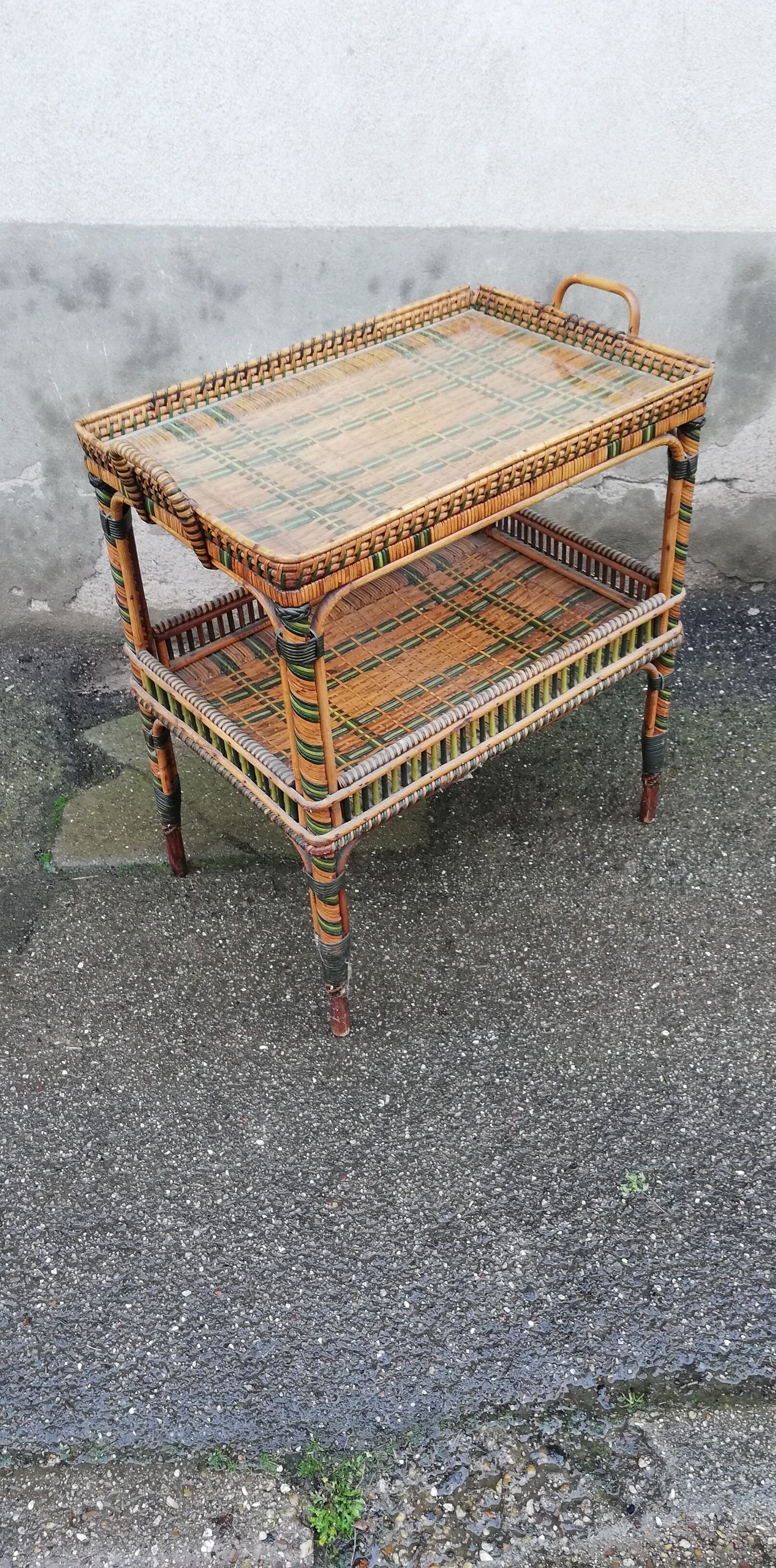 Vintage rattan service