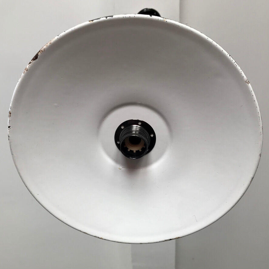 Black metal lampshade suspension