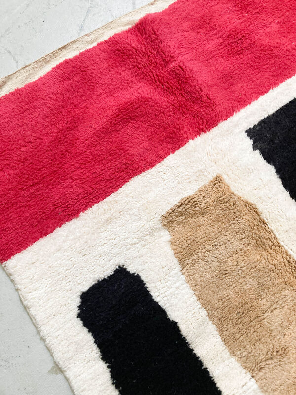 Tapis berbère marocain beni ouarain écru à motifs colorés 258x155cm