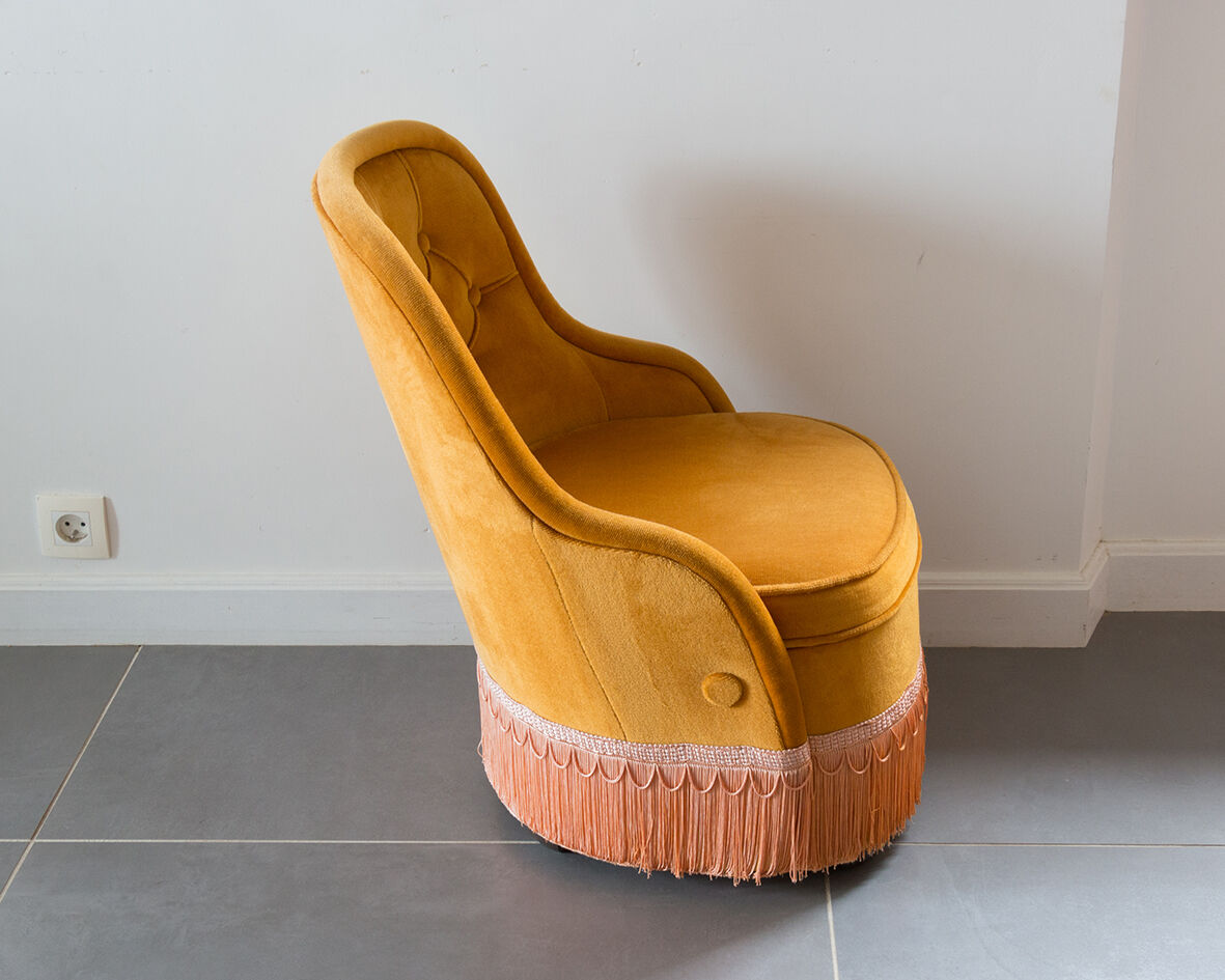 Apricot toad armchair